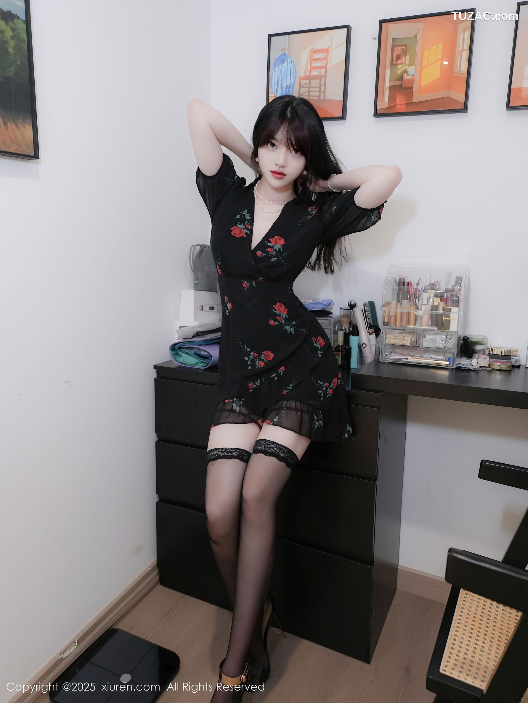 XiuRen秀人网-10586-白露lulu-玫瑰图案黑色连衣短裙爆乳黑丝-2025.07.25