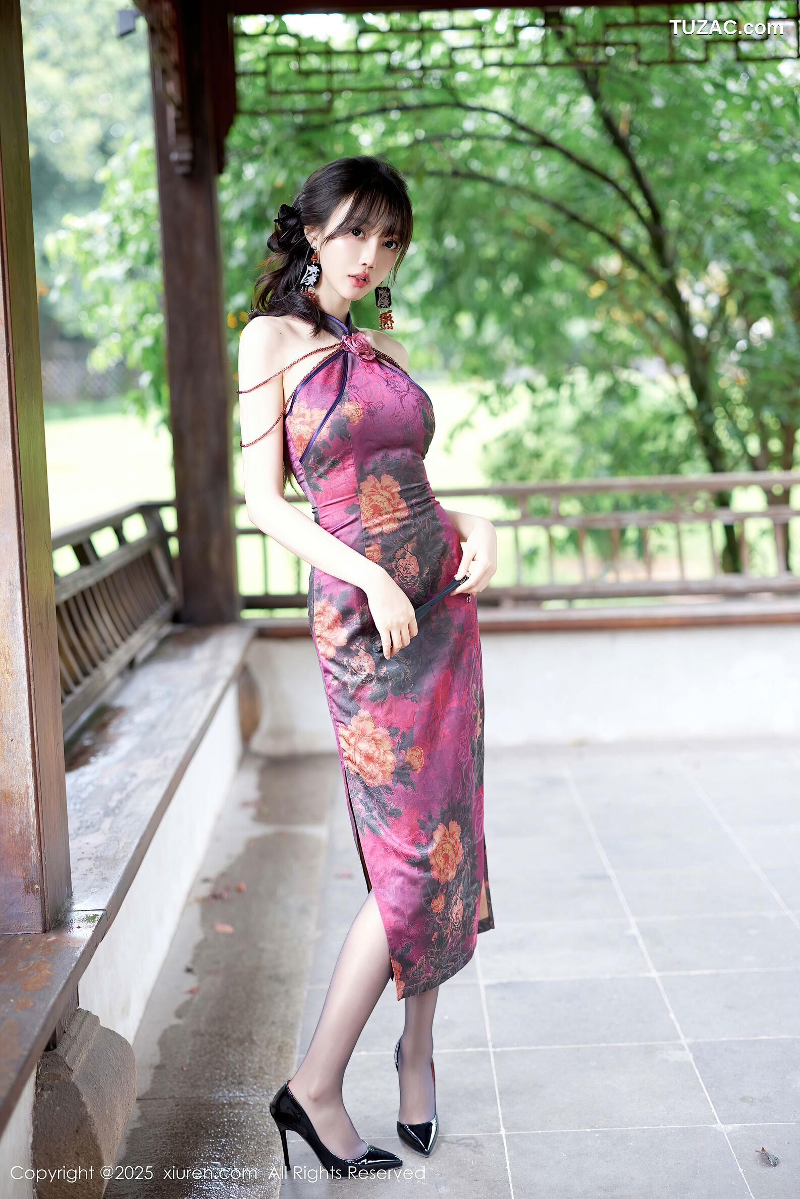 XiuRen秀人网-10593-玥儿玥er-紫色旗袍街拍黑丝高跟-2025.07.28