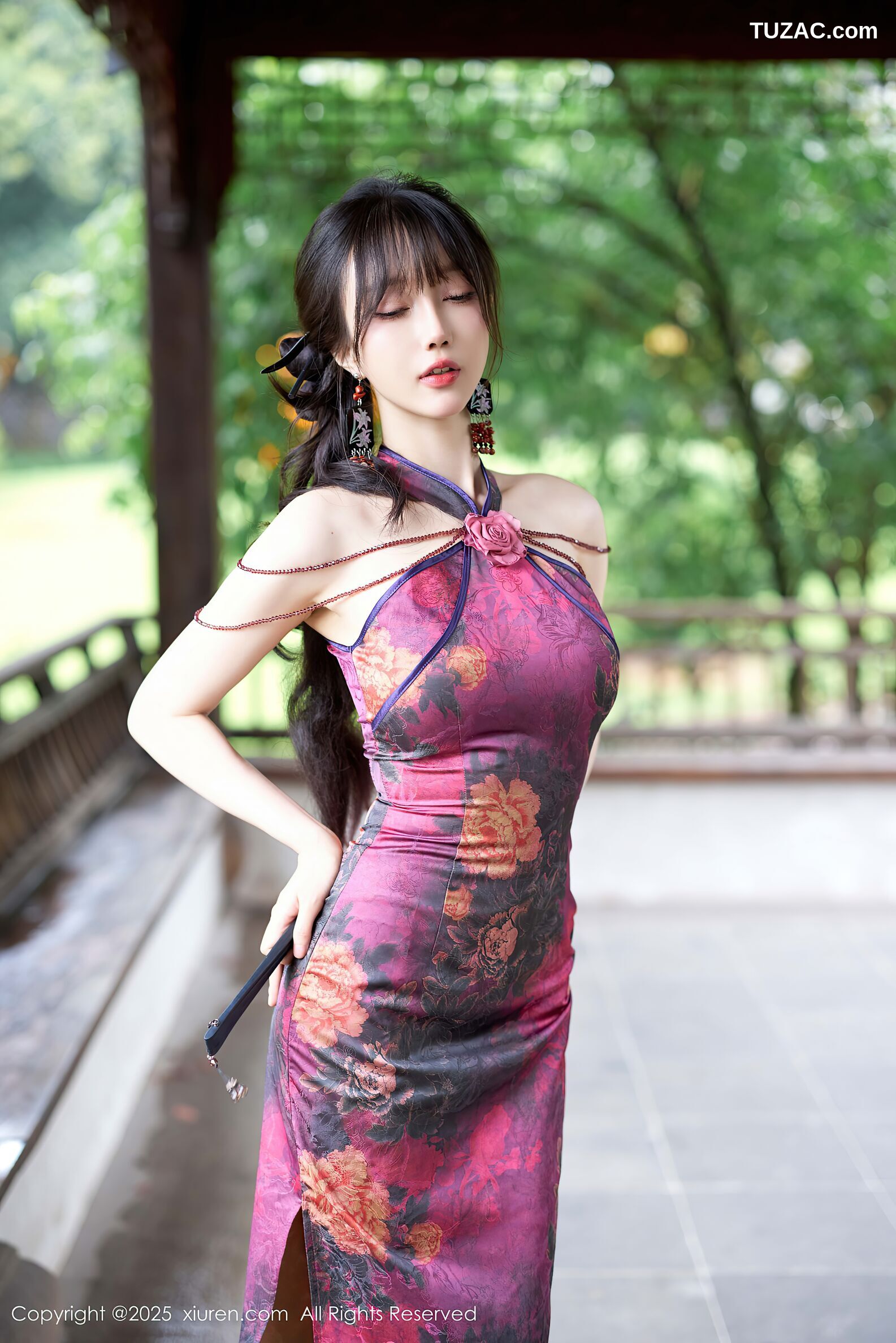 XiuRen秀人网-10593-玥儿玥er-紫色旗袍街拍黑丝高跟-2025.07.28