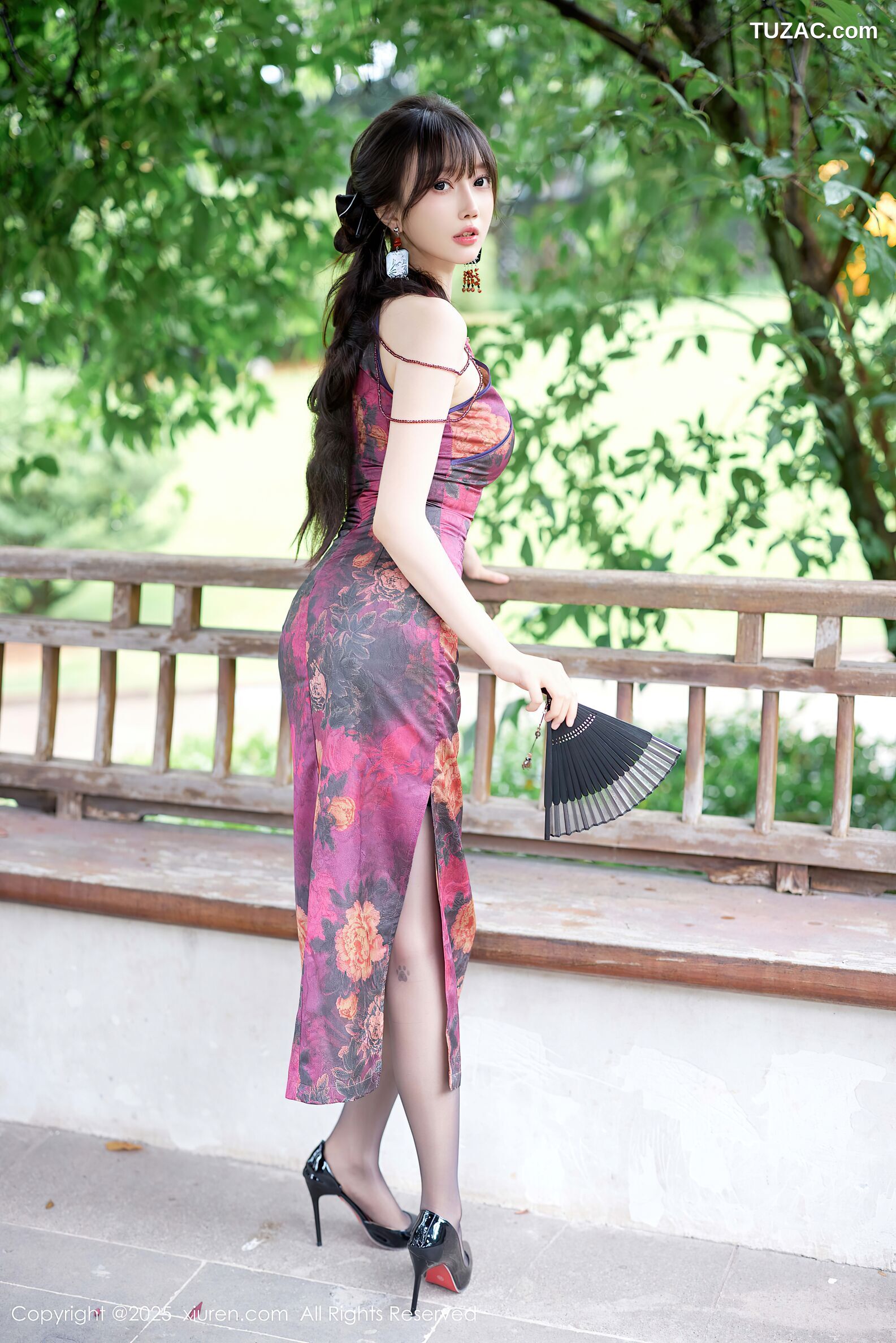 XiuRen秀人网-10593-玥儿玥er-紫色旗袍街拍黑丝高跟-2025.07.28