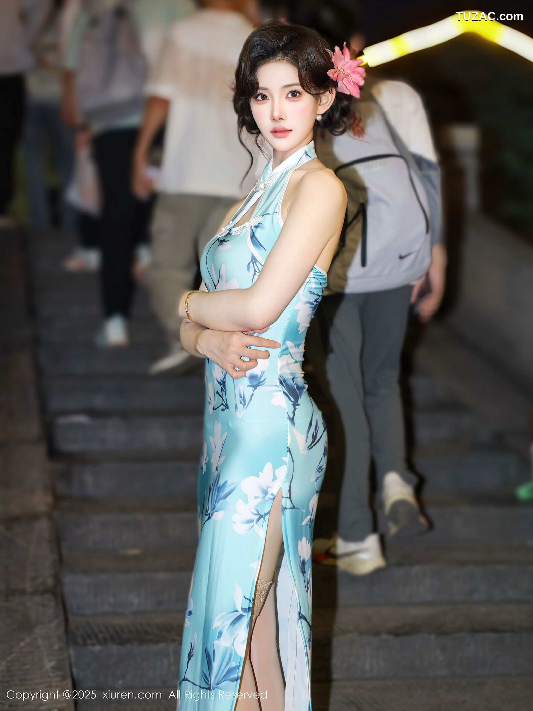 XiuRen秀人网-10594-梨霜儿-青色旗袍夜色街拍肉丝-2025.07.28
