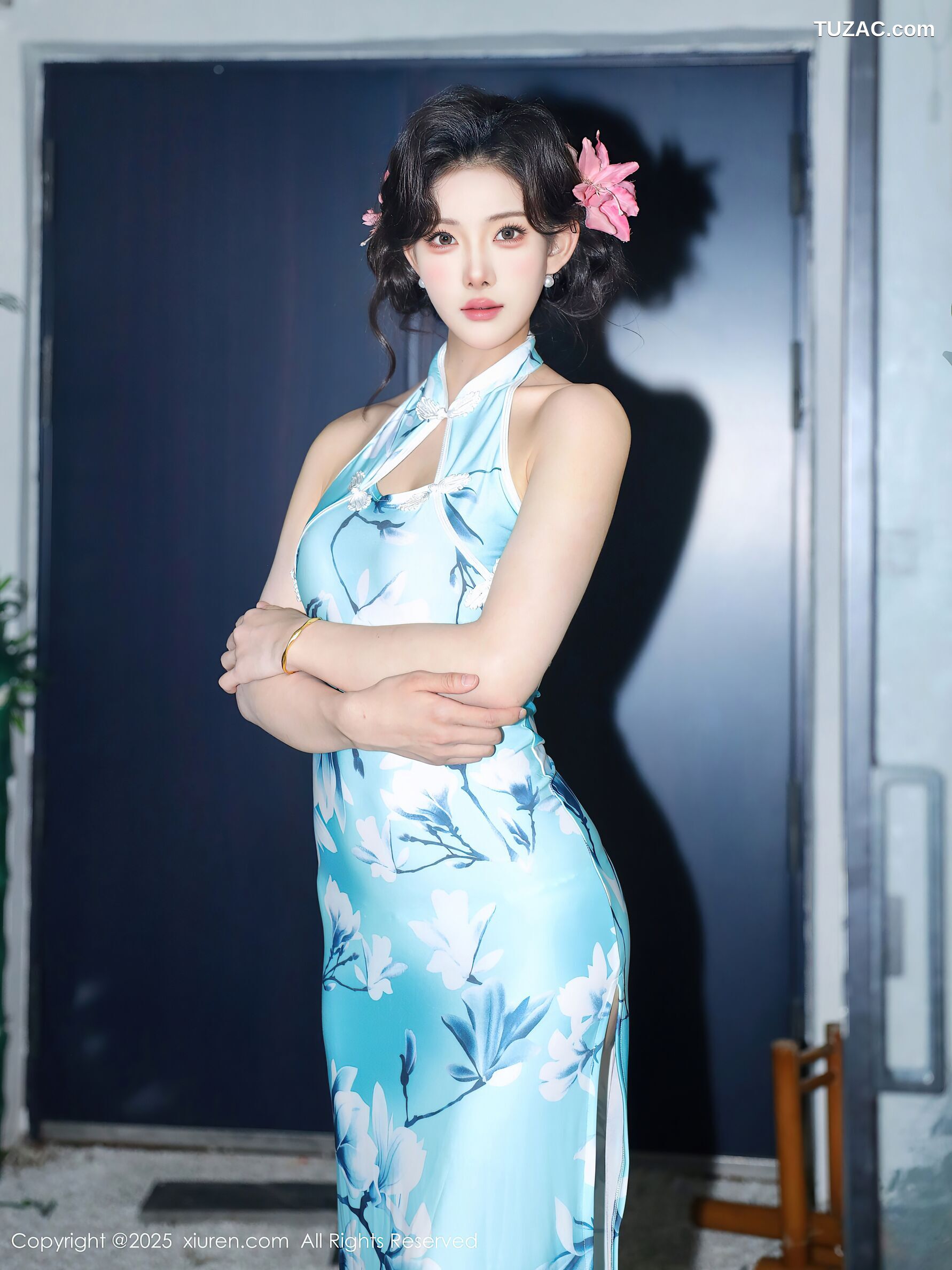 XiuRen秀人网-10594-梨霜儿-青色旗袍夜色街拍肉丝-2025.07.28