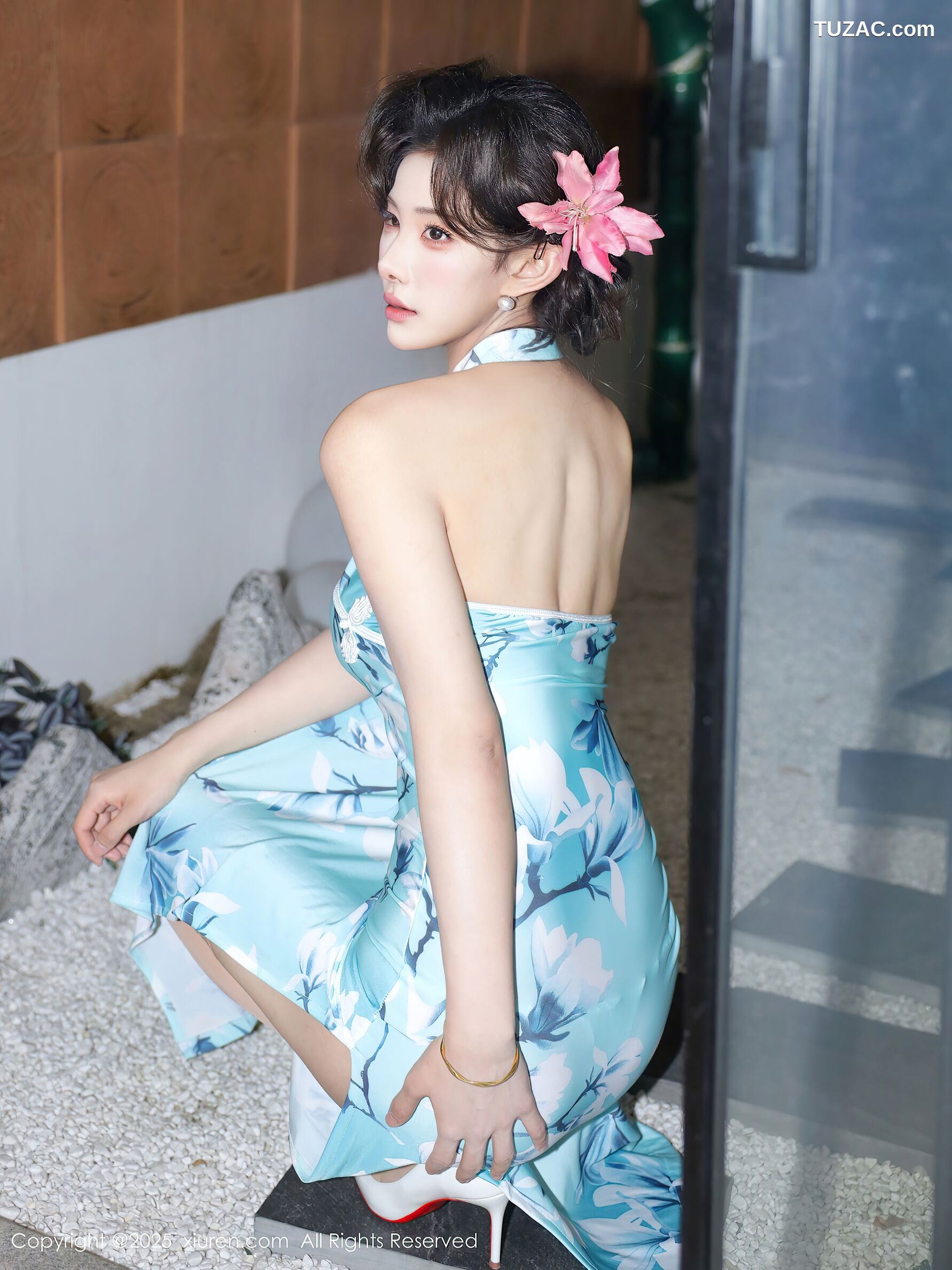 XiuRen秀人网-10594-梨霜儿-青色旗袍夜色街拍肉丝-2025.07.28