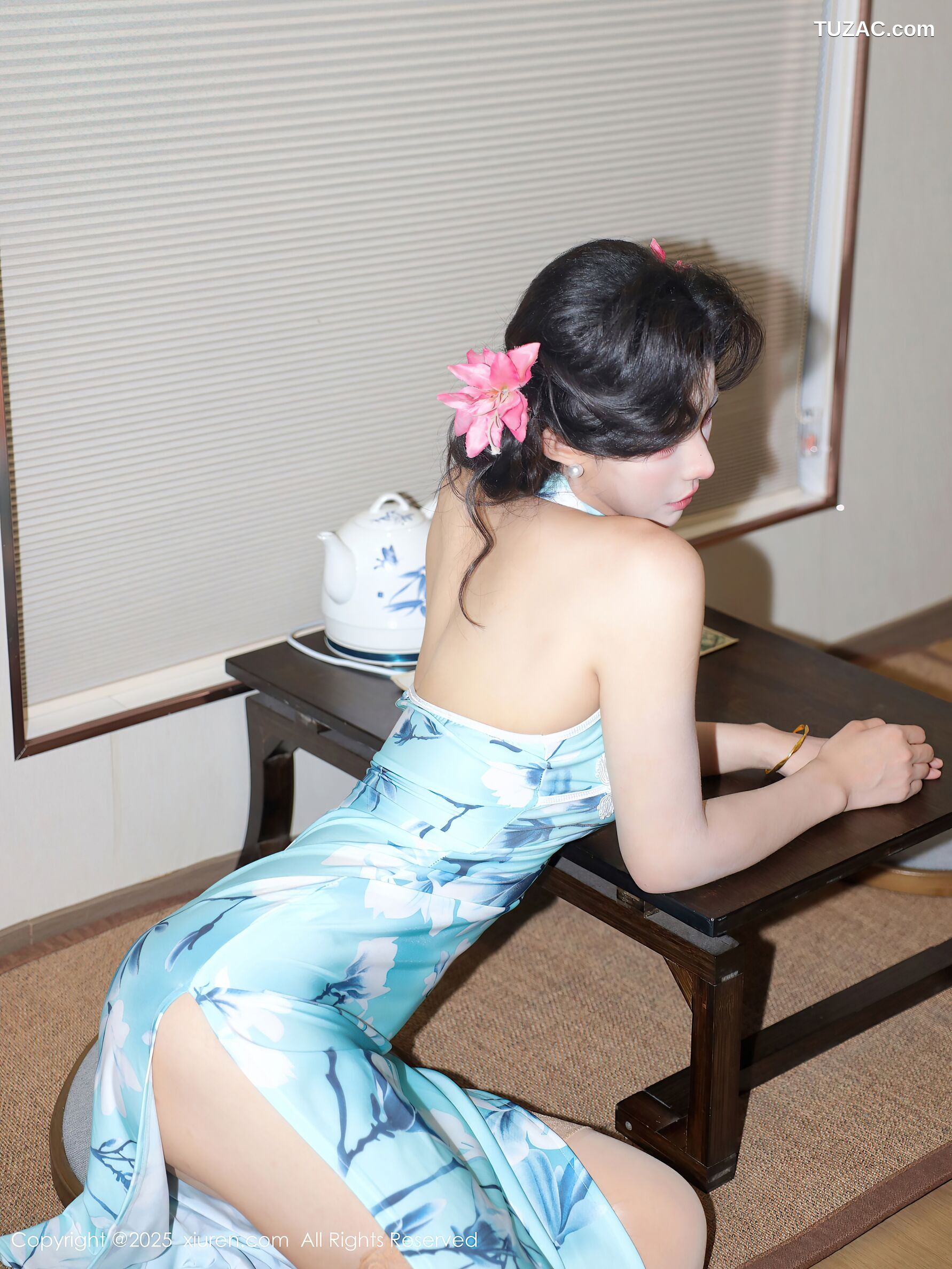 XiuRen秀人网-10594-梨霜儿-青色旗袍夜色街拍肉丝-2025.07.28