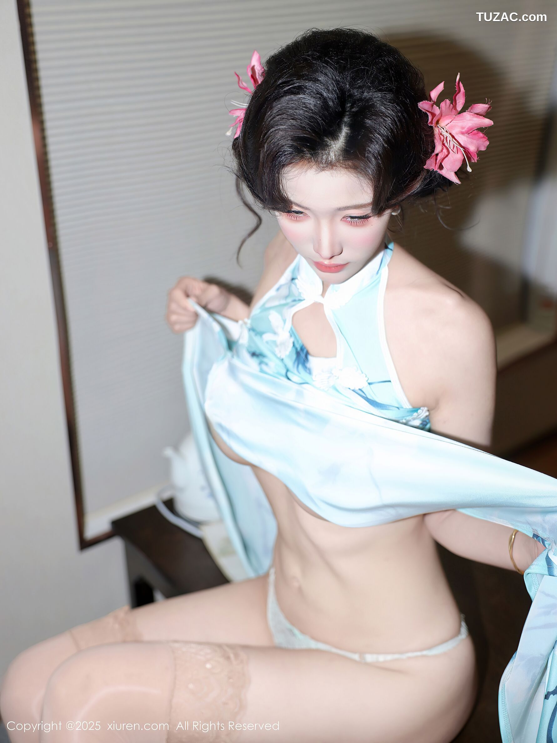 XiuRen秀人网-10594-梨霜儿-青色旗袍夜色街拍肉丝-2025.07.28