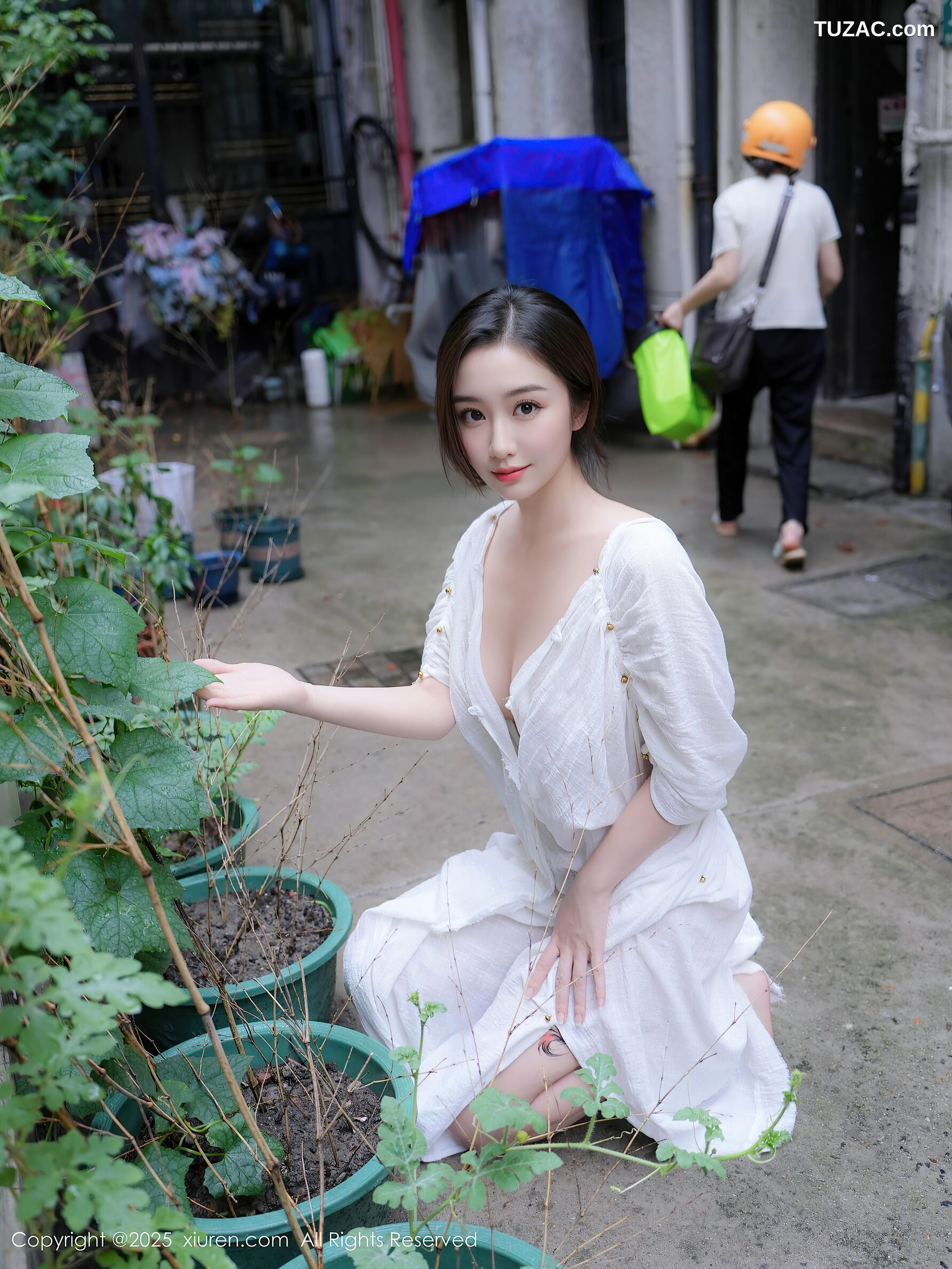 XiuRen秀人网-10603-楠芝-街拍白色长裙女画家爆乳-2025.07.31