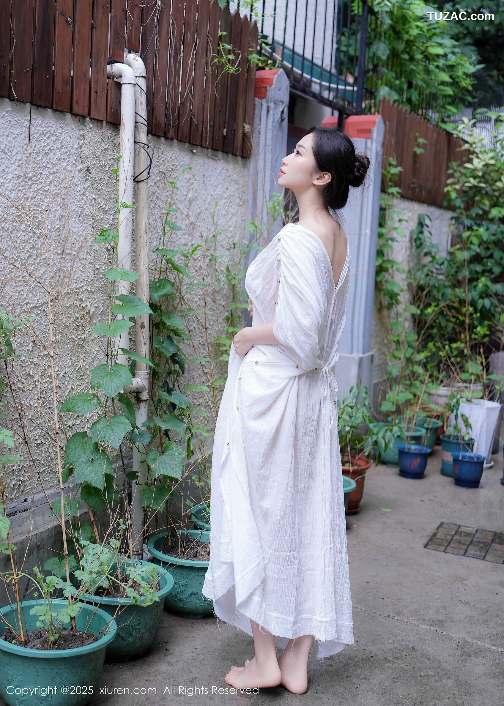 XiuRen秀人网-10603-楠芝-街拍白色长裙女画家爆乳-2025.07.31