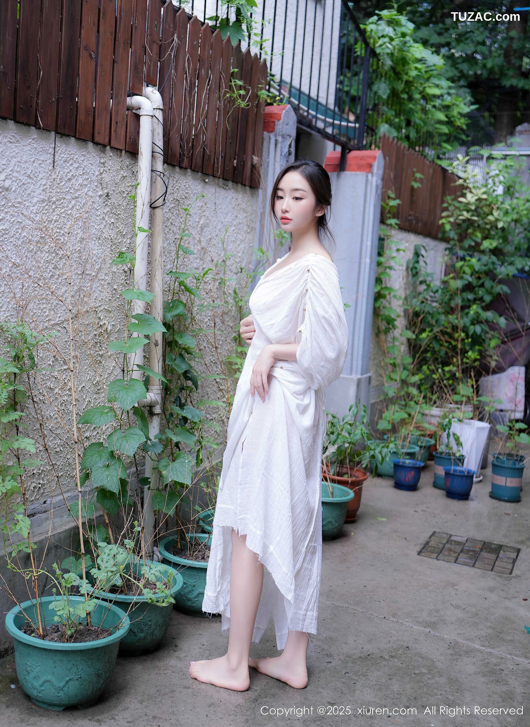 XiuRen秀人网-10603-楠芝-街拍白色长裙女画家爆乳-2025.07.31