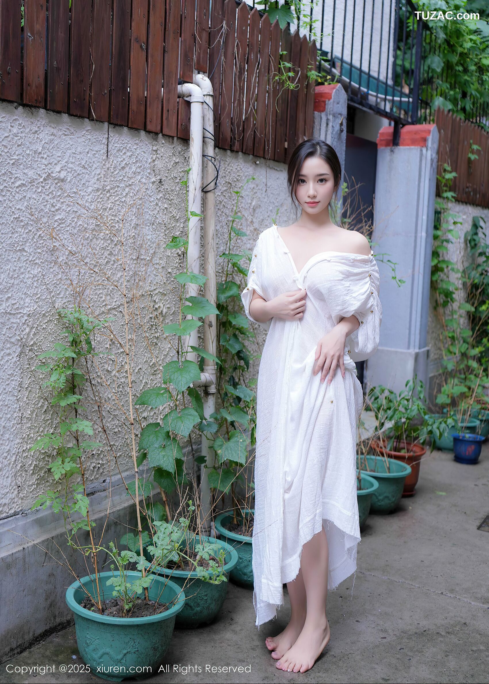 XiuRen秀人网-10603-楠芝-街拍白色长裙女画家爆乳-2025.07.31