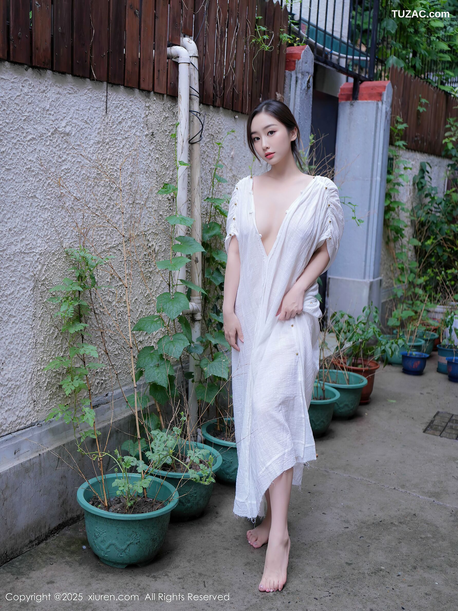 XiuRen秀人网-10603-楠芝-街拍白色长裙女画家爆乳-2025.07.31