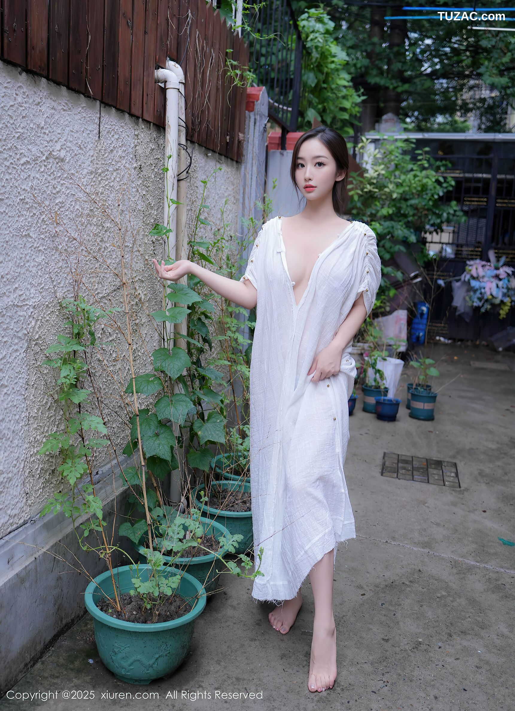 XiuRen秀人网-10603-楠芝-街拍白色长裙女画家爆乳-2025.07.31