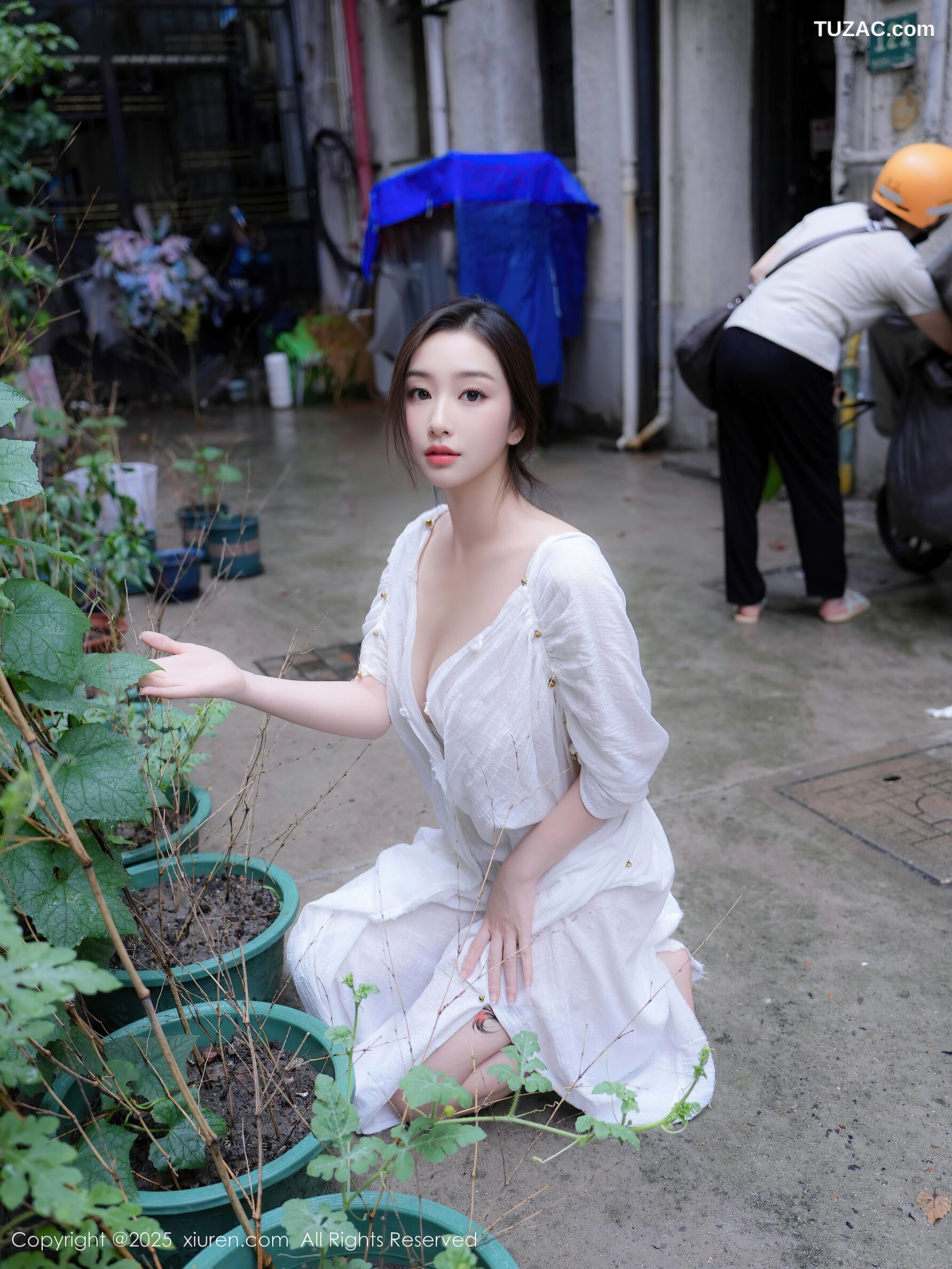 XiuRen秀人网-10603-楠芝-街拍白色长裙女画家爆乳-2025.07.31