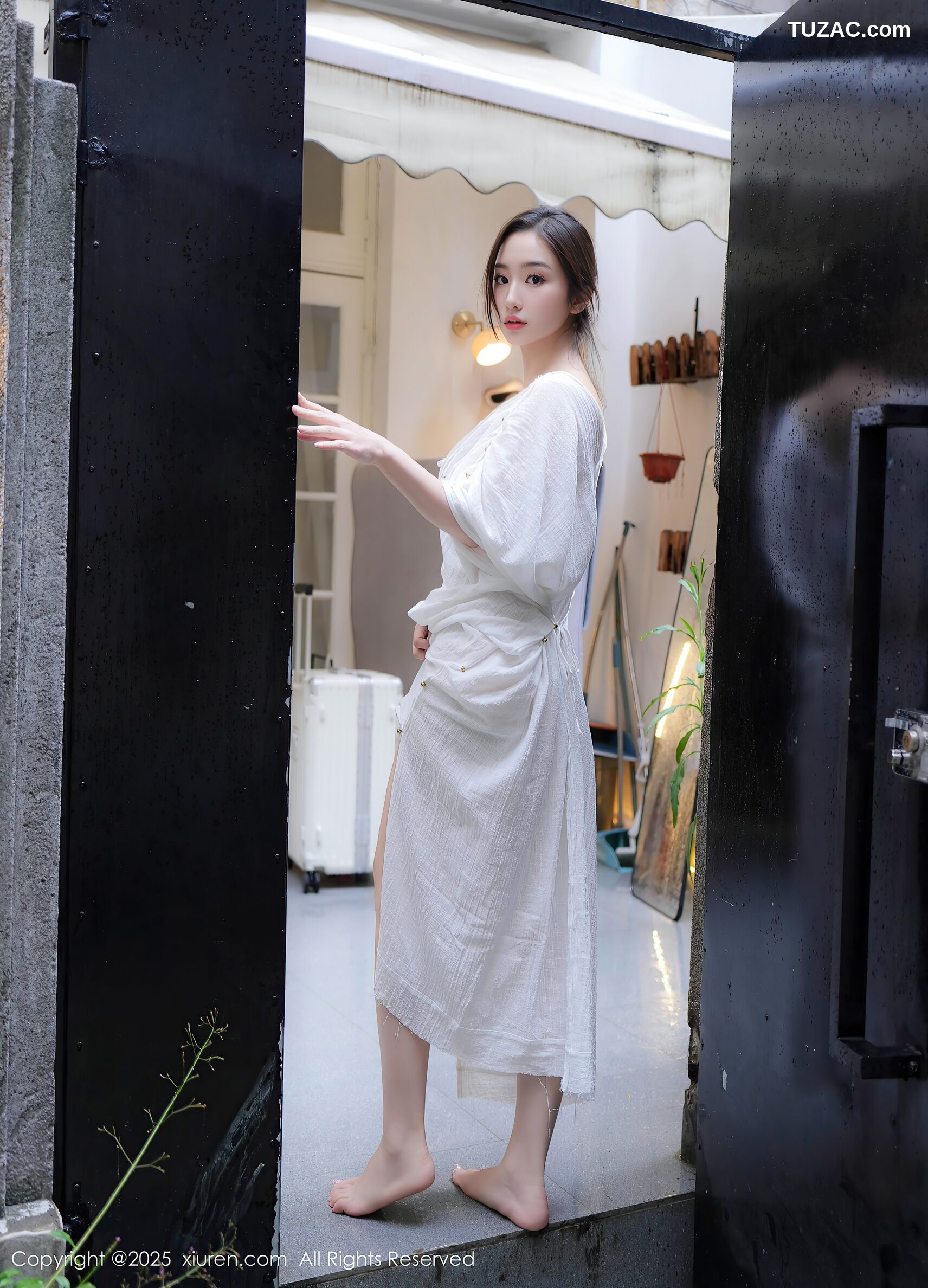 XiuRen秀人网-10603-楠芝-街拍白色长裙女画家爆乳-2025.07.31