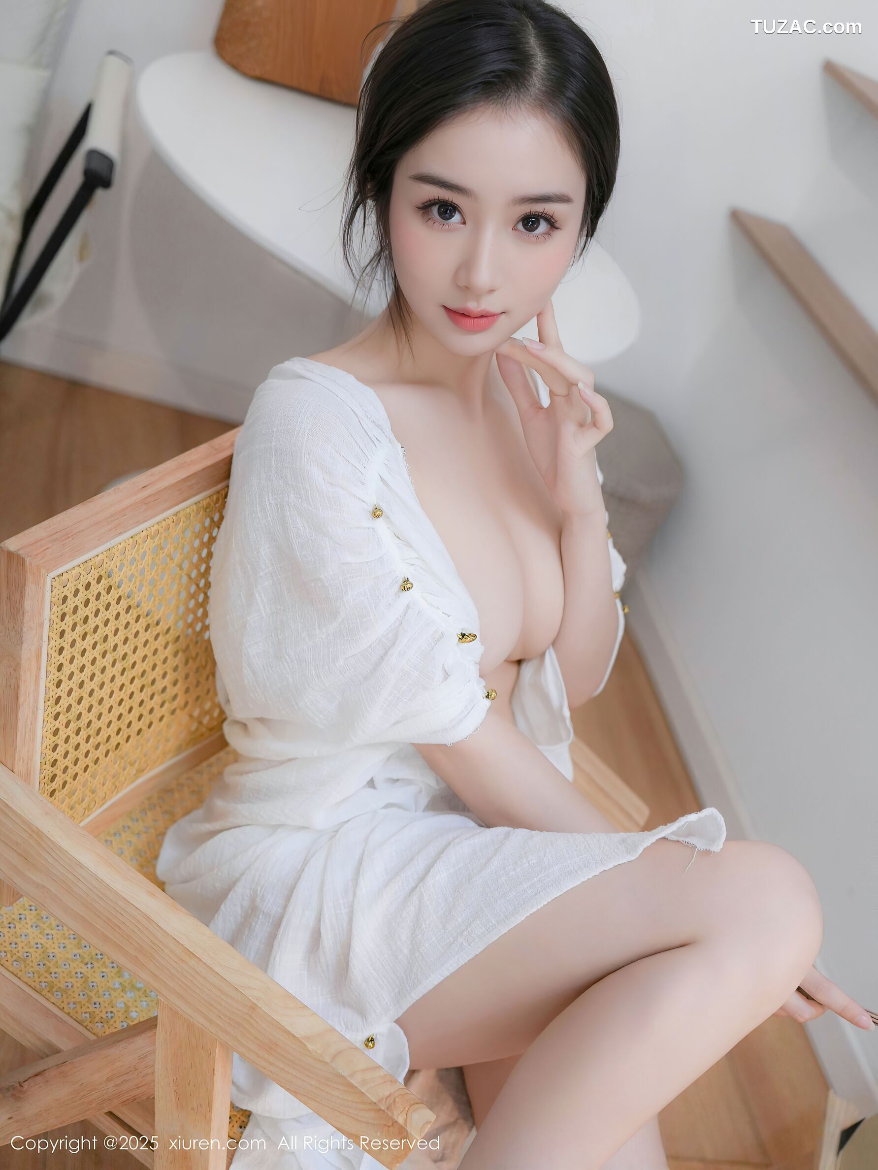 XiuRen秀人网-10603-楠芝-街拍白色长裙女画家爆乳-2025.07.31