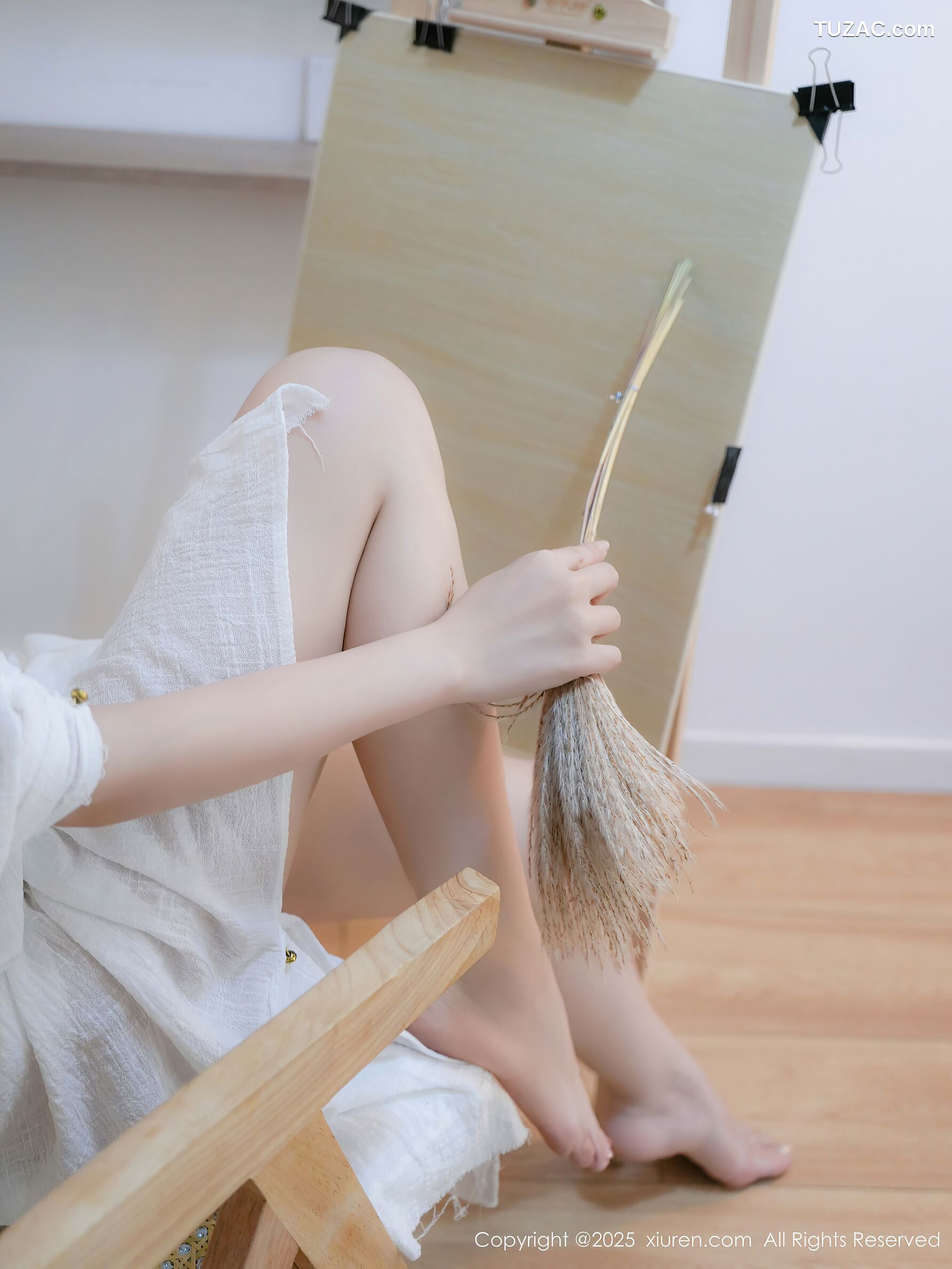 XiuRen秀人网-10603-楠芝-街拍白色长裙女画家爆乳-2025.07.31