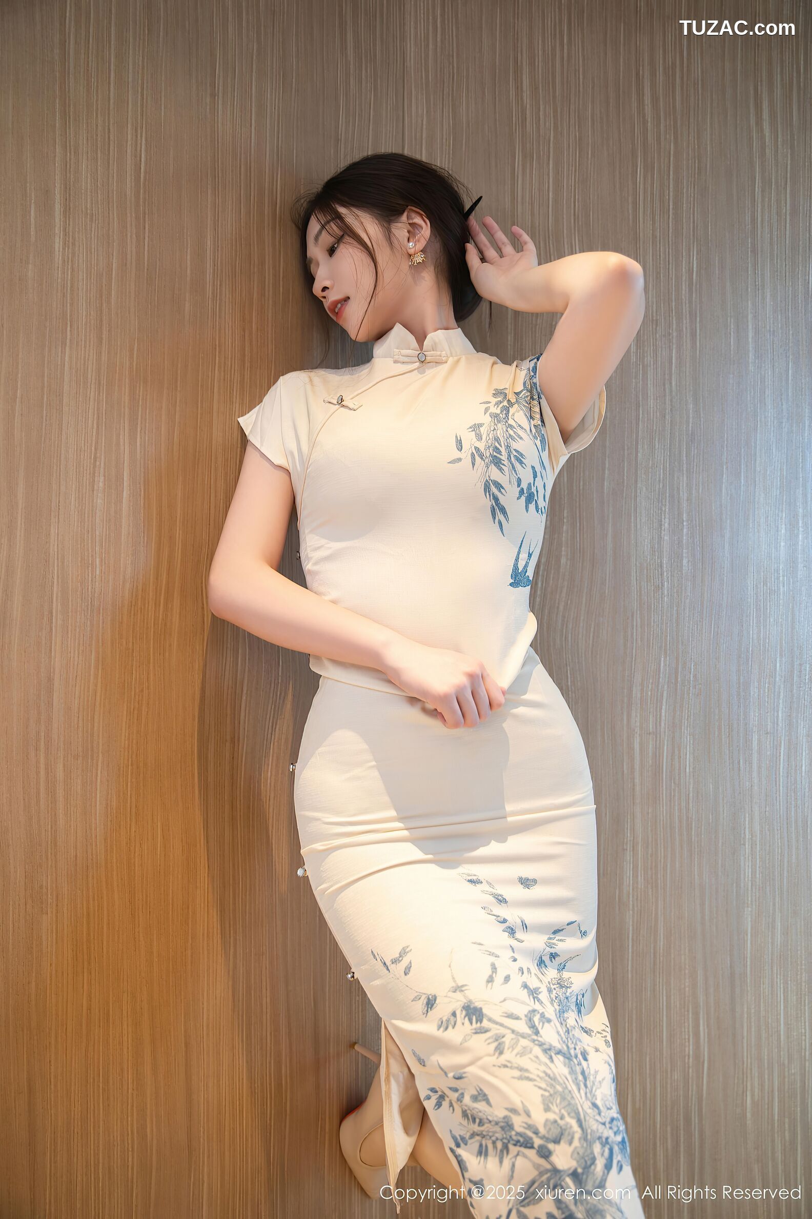 XiuRen秀人网-10605-刘婷婷-白色旗袍橙色蕾丝内衣肉丝-2025.07.31