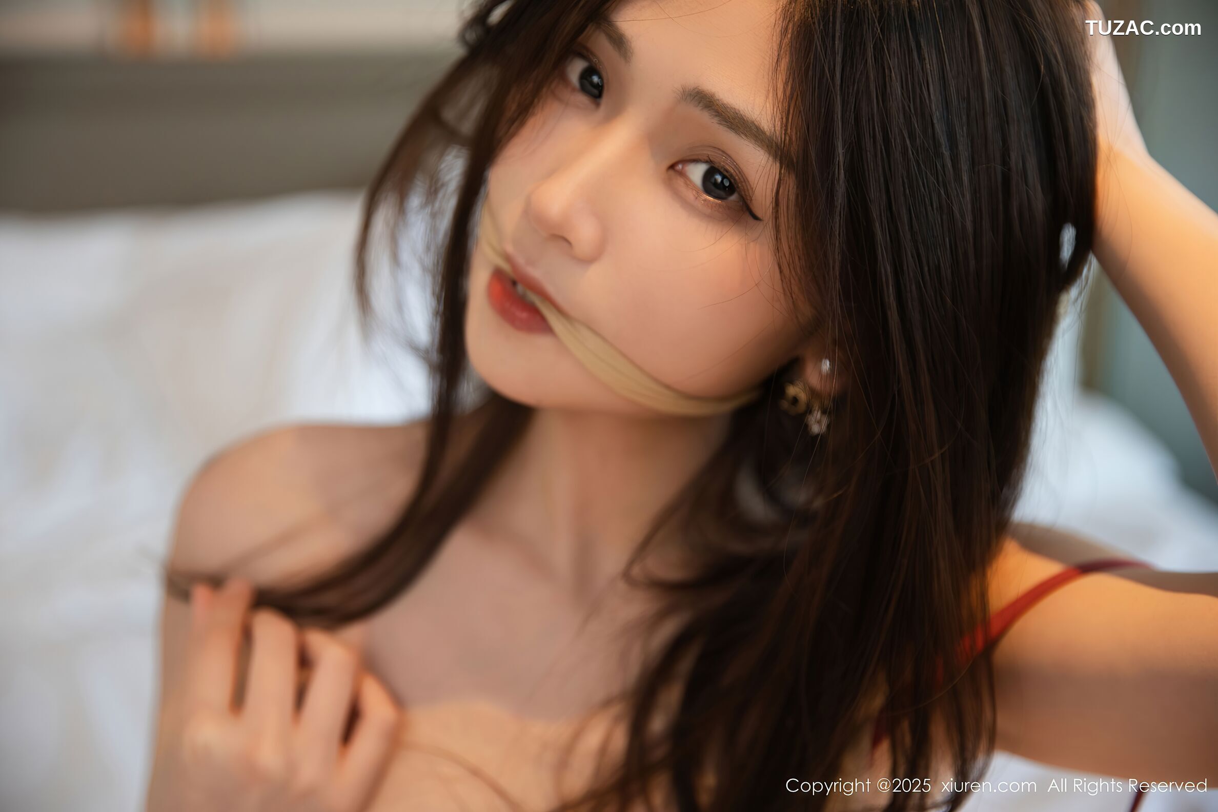 XiuRen秀人网-10605-刘婷婷-白色旗袍橙色蕾丝内衣肉丝-2025.07.31