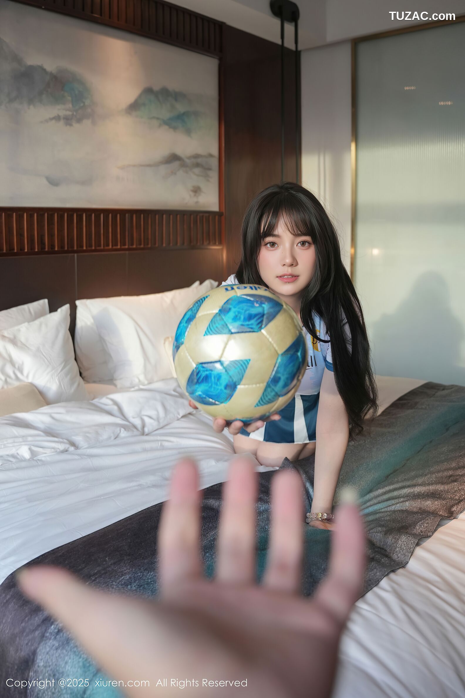XiuRen秀人网-10606-软情-短T短裙足球宝贝-2025.07.31