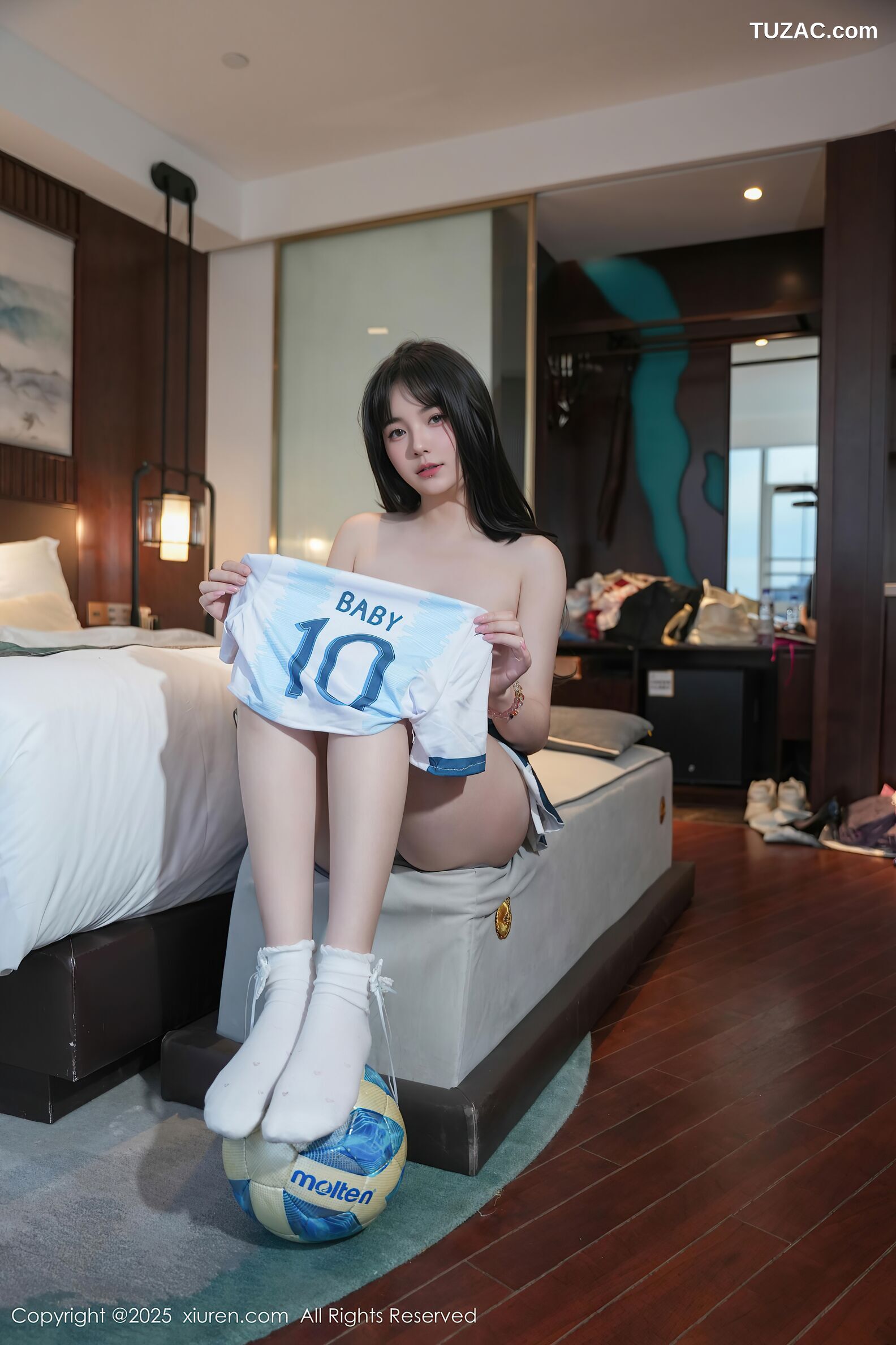 XiuRen秀人网-10606-软情-短T短裙足球宝贝-2025.07.31