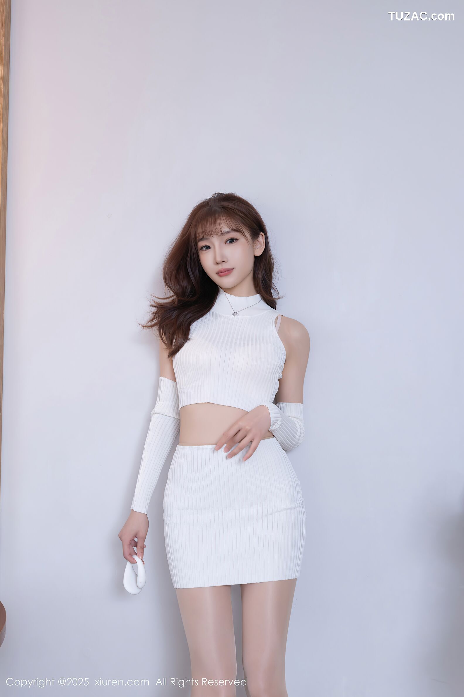 XiuRen秀人网-10608-陆萱萱-白色短裙诱人肉色丝袜-2025.07.31