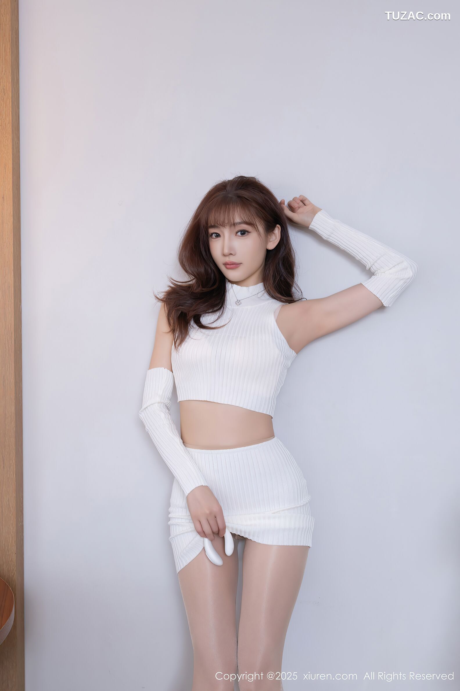 XiuRen秀人网-10608-陆萱萱-白色短裙诱人肉色丝袜-2025.07.31