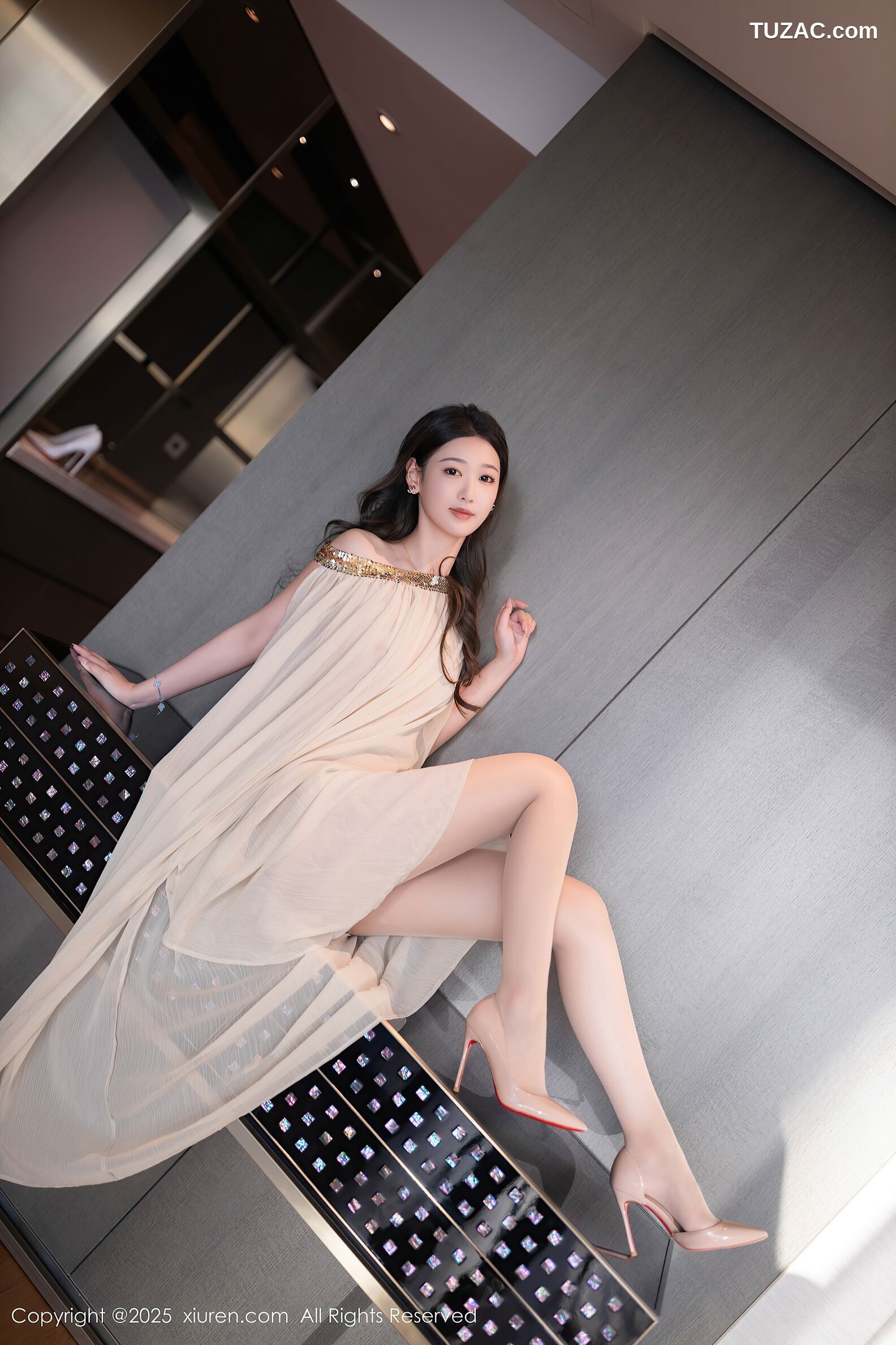 XiuRen秀人网-10619-唐安琪-浅色薄纱诱人肉色丝袜-2025.08.04