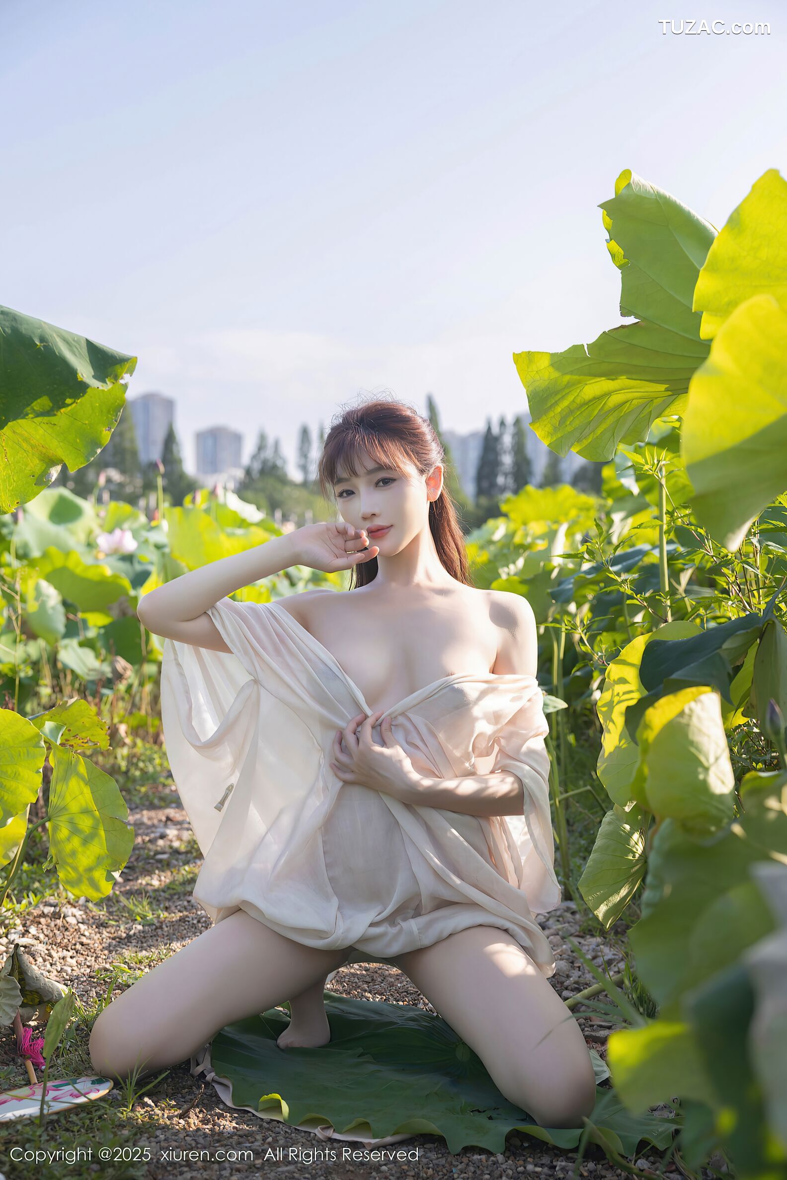 XiuRen秀人网-10630-陆萱萱-荷塘古风浅色薄纱肉色丝袜-2025.08.07