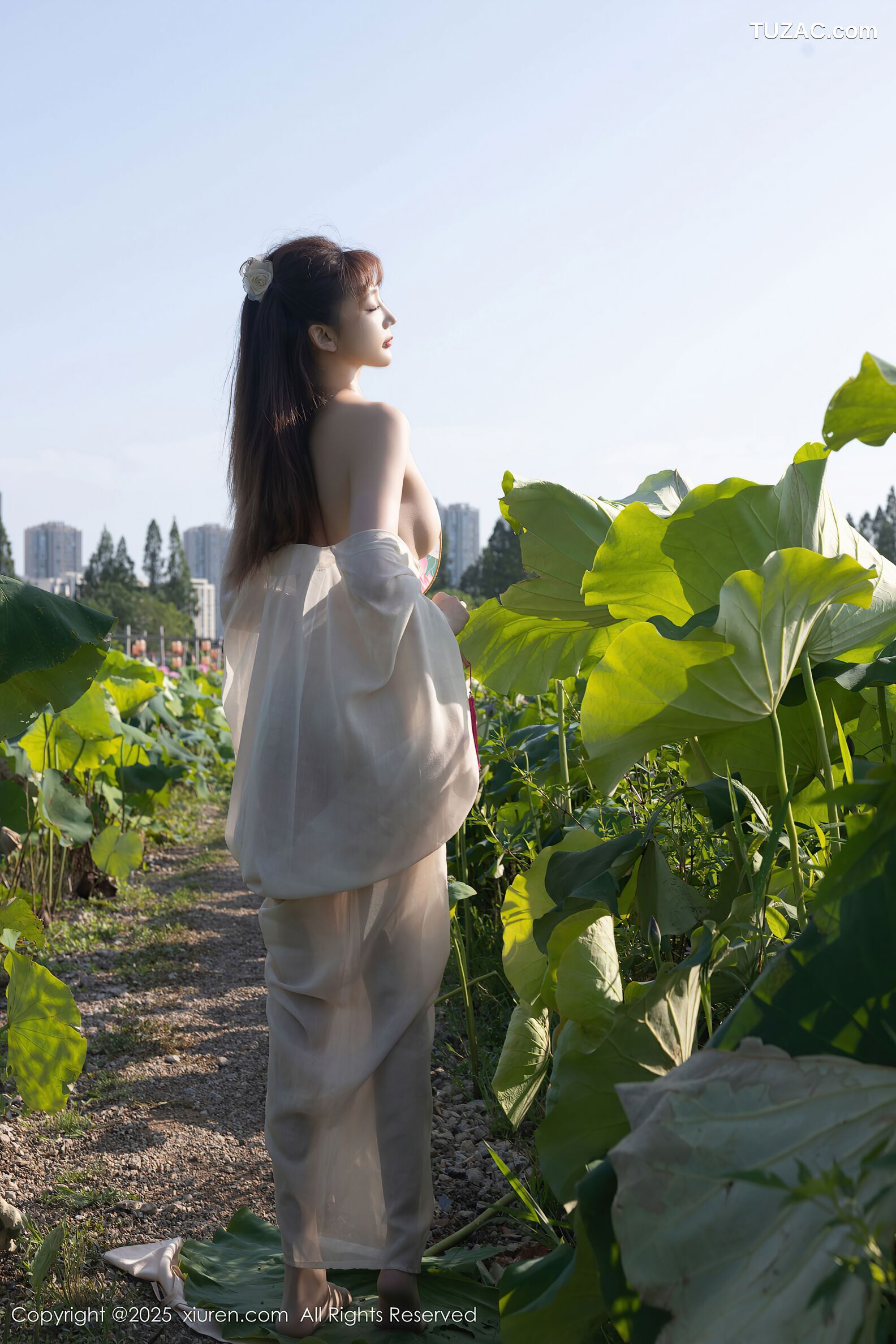 XiuRen秀人网-10630-陆萱萱-荷塘古风浅色薄纱肉色丝袜-2025.08.07