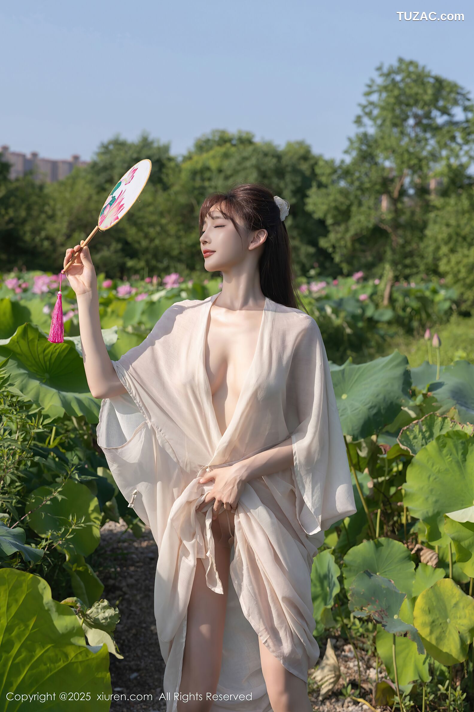XiuRen秀人网-10630-陆萱萱-荷塘古风浅色薄纱肉色丝袜-2025.08.07
