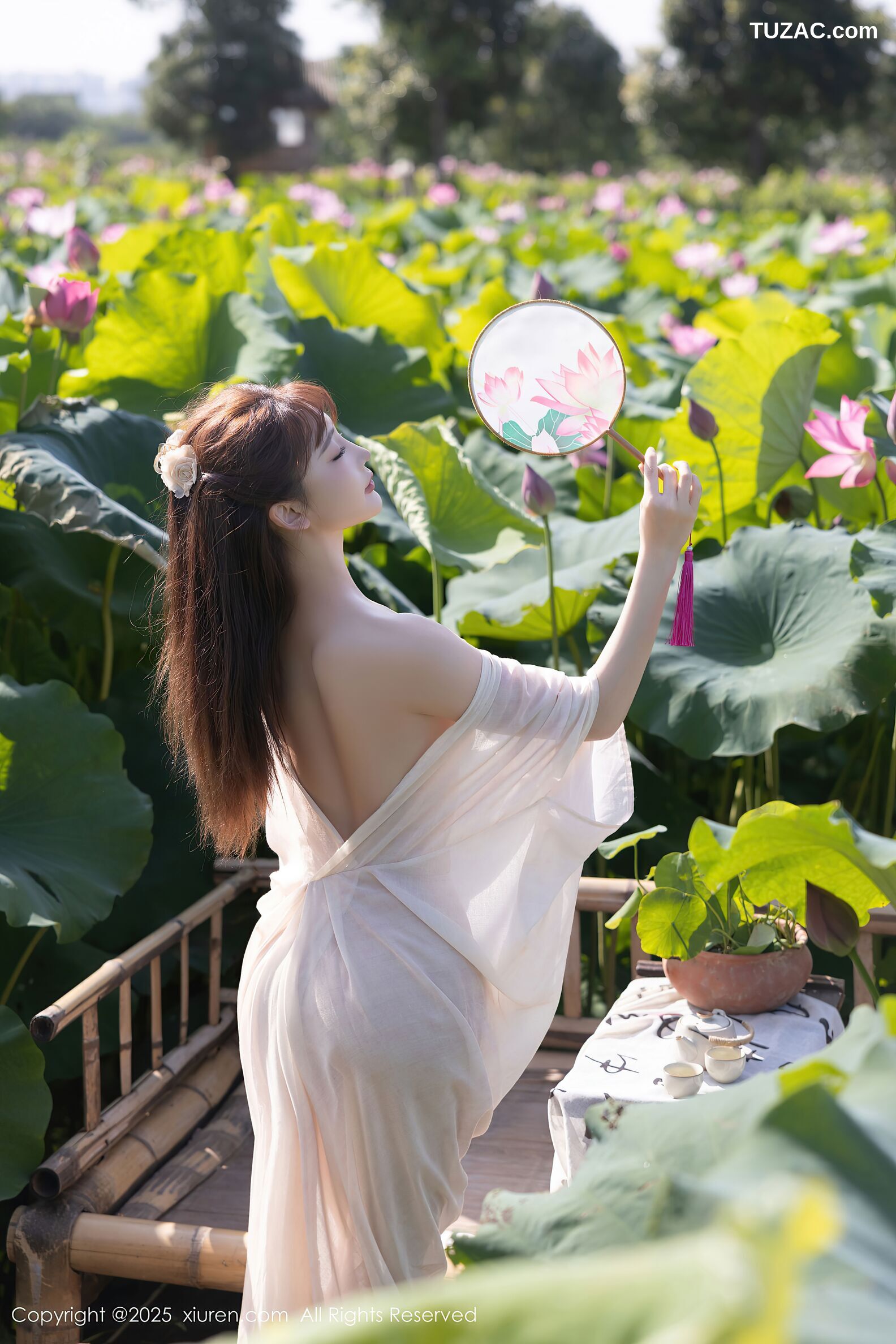 XiuRen秀人网-10630-陆萱萱-荷塘古风浅色薄纱肉色丝袜-2025.08.07