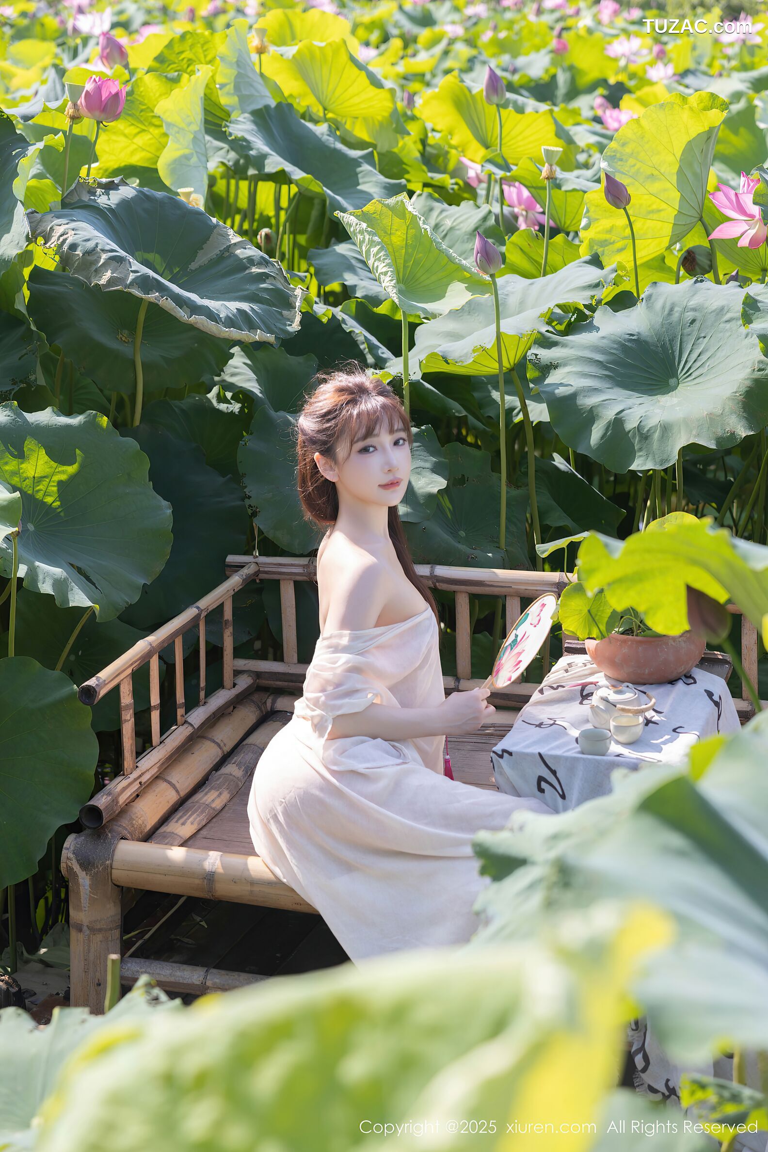 XiuRen秀人网-10630-陆萱萱-荷塘古风浅色薄纱肉色丝袜-2025.08.07