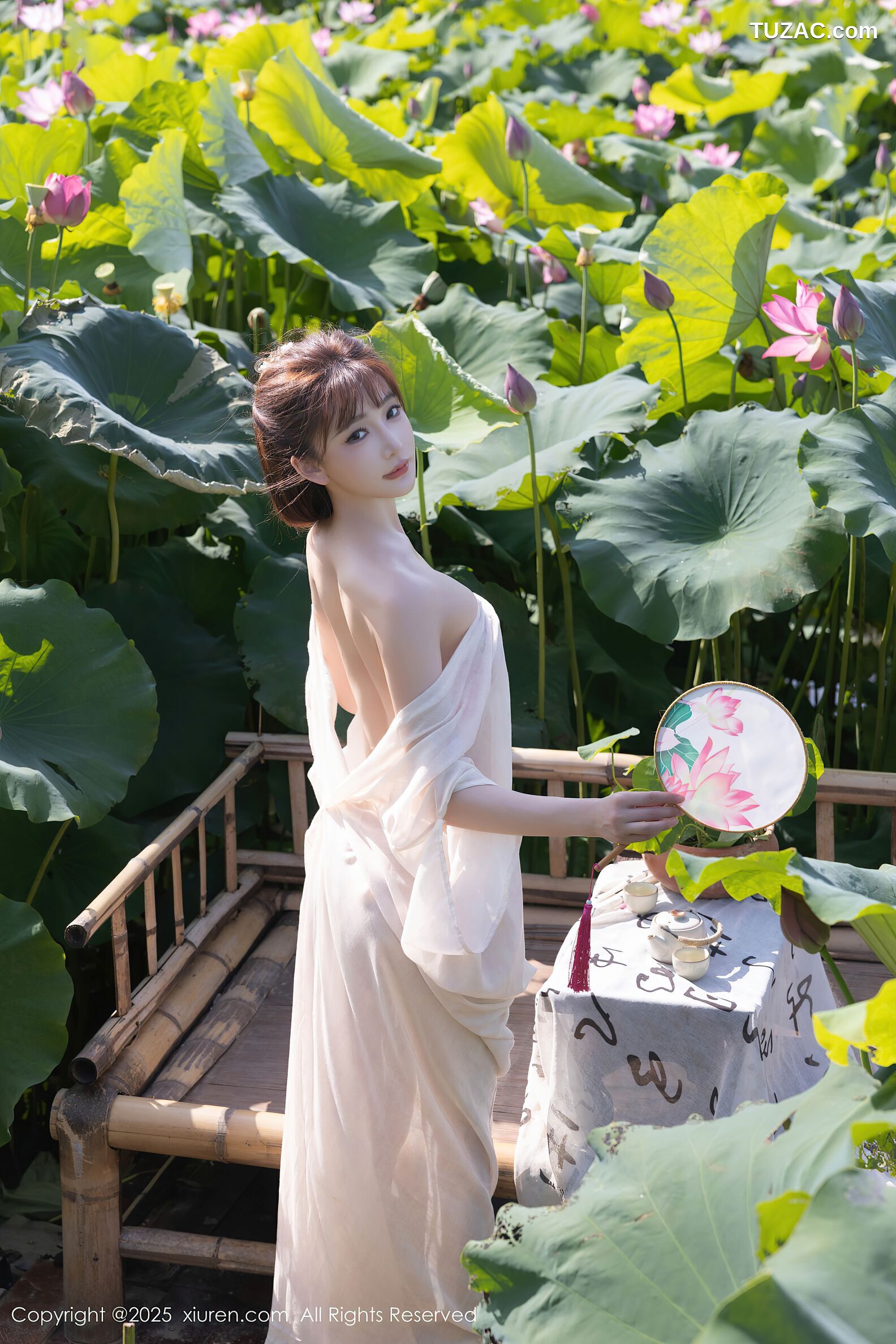 XiuRen秀人网-10630-陆萱萱-荷塘古风浅色薄纱肉色丝袜-2025.08.07