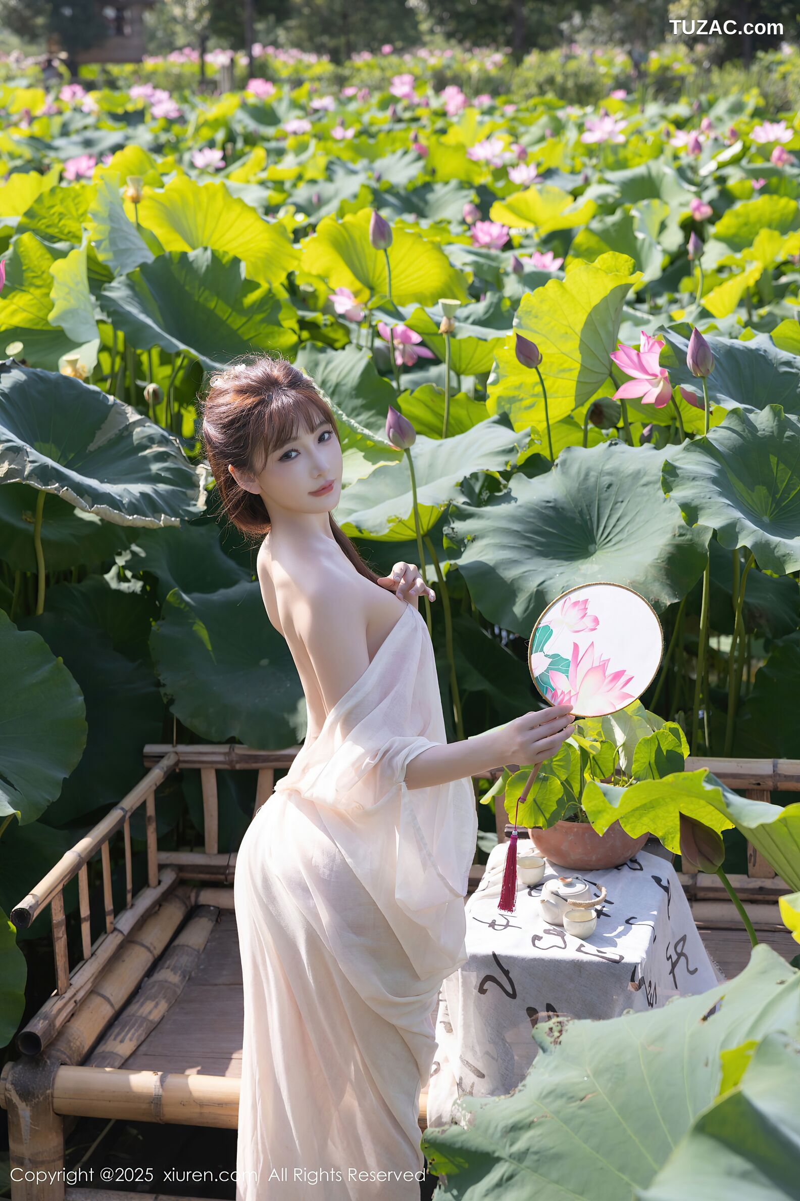 XiuRen秀人网-10630-陆萱萱-荷塘古风浅色薄纱肉色丝袜-2025.08.07
