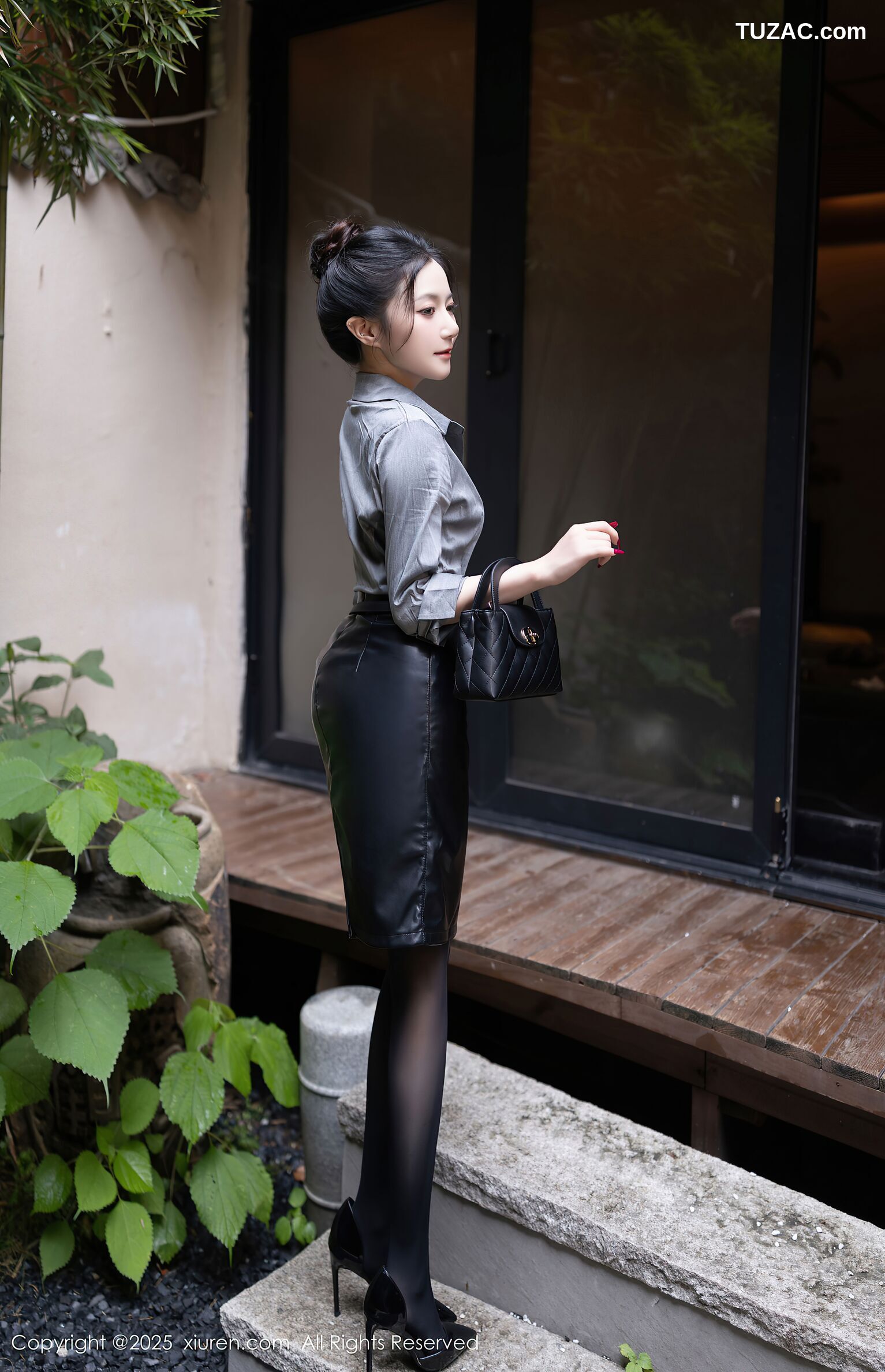 XiuRen秀人网-10635-鱼子酱Fish-气质千金小姐灰衬衫黑短裙黑丝和服按摩-2025.08.08