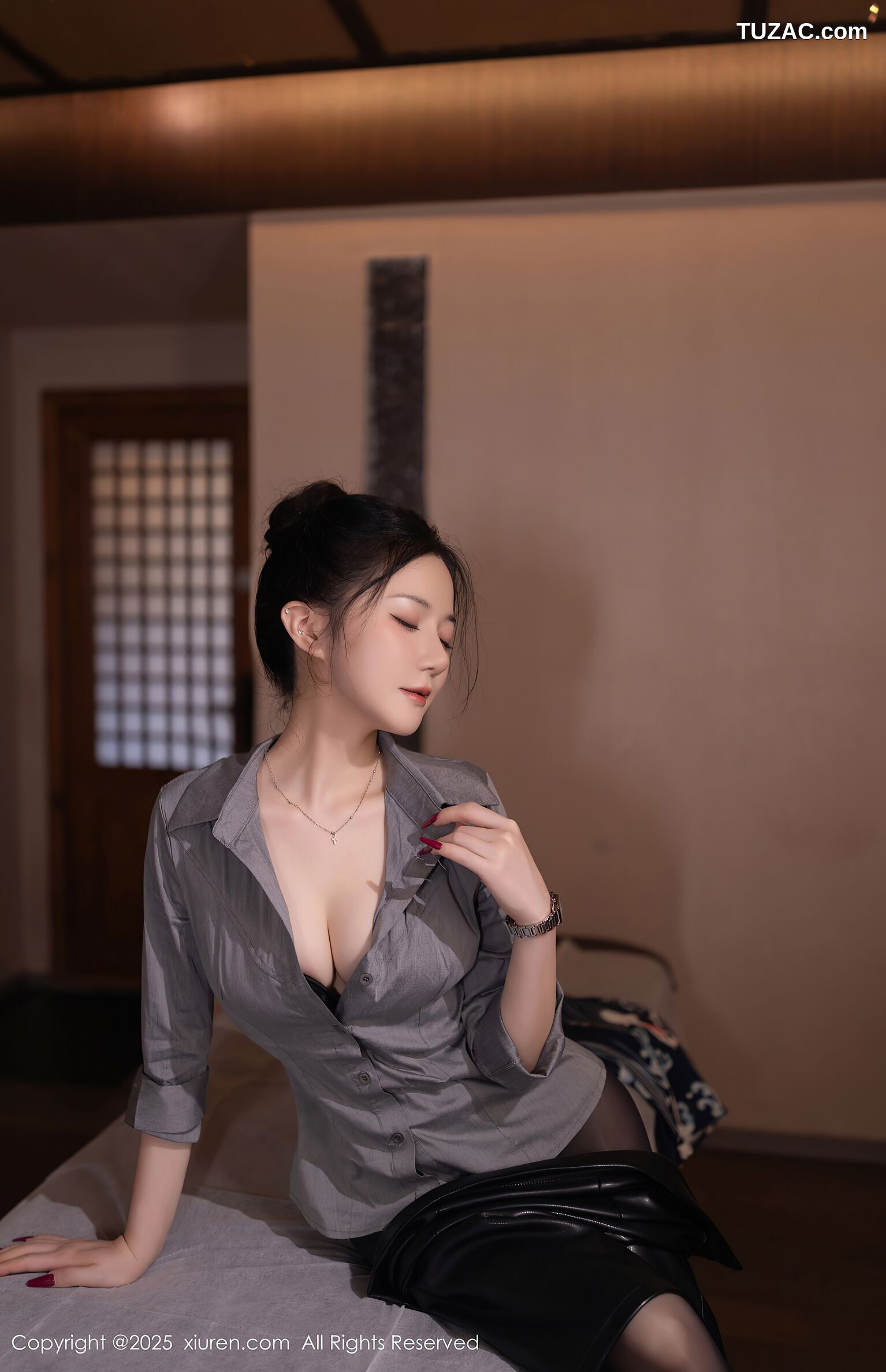 XiuRen秀人网-10635-鱼子酱Fish-气质千金小姐灰衬衫黑短裙黑丝和服按摩-2025.08.08