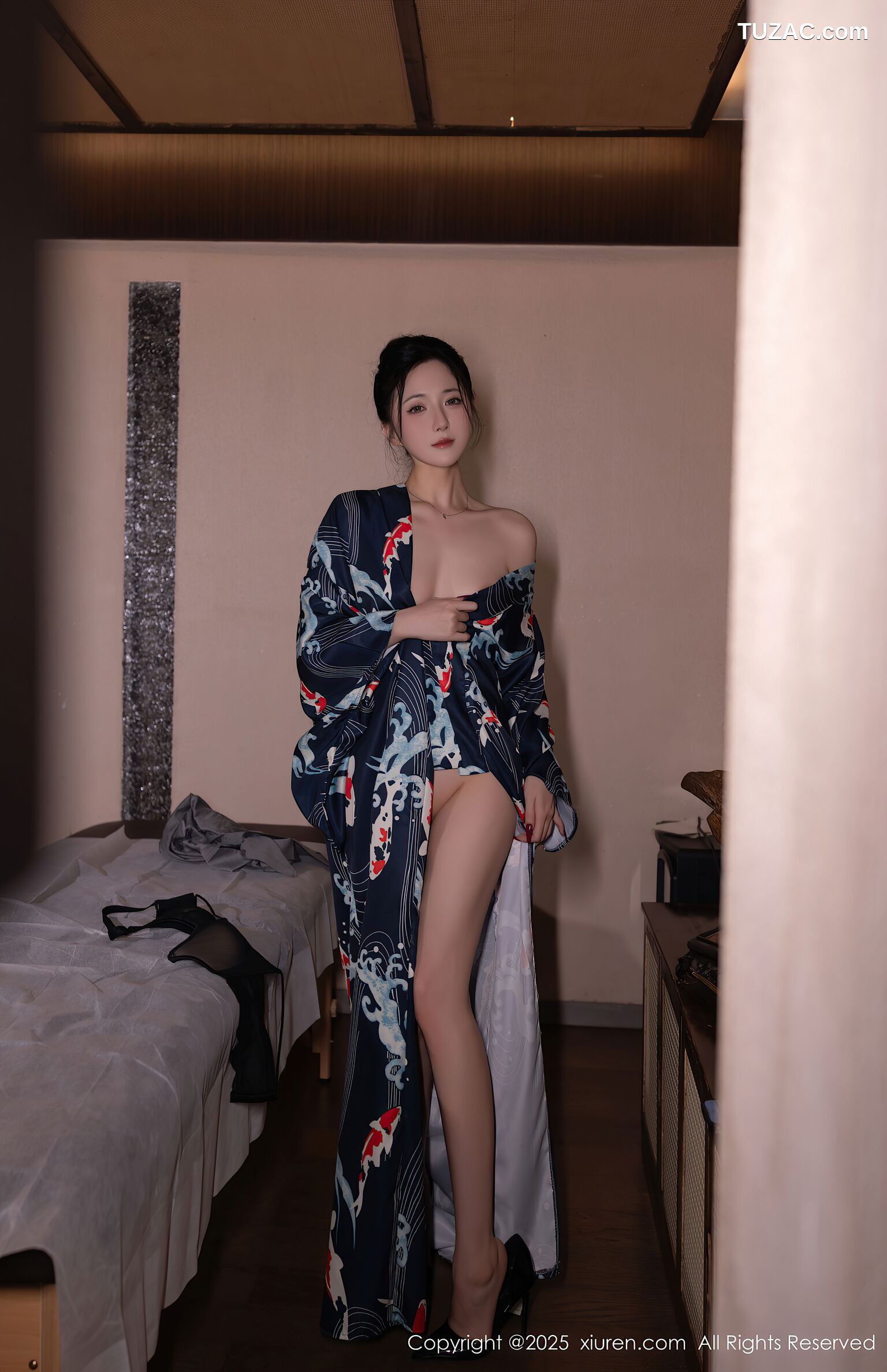 XiuRen秀人网-10635-鱼子酱Fish-气质千金小姐灰衬衫黑短裙黑丝和服按摩-2025.08.08
