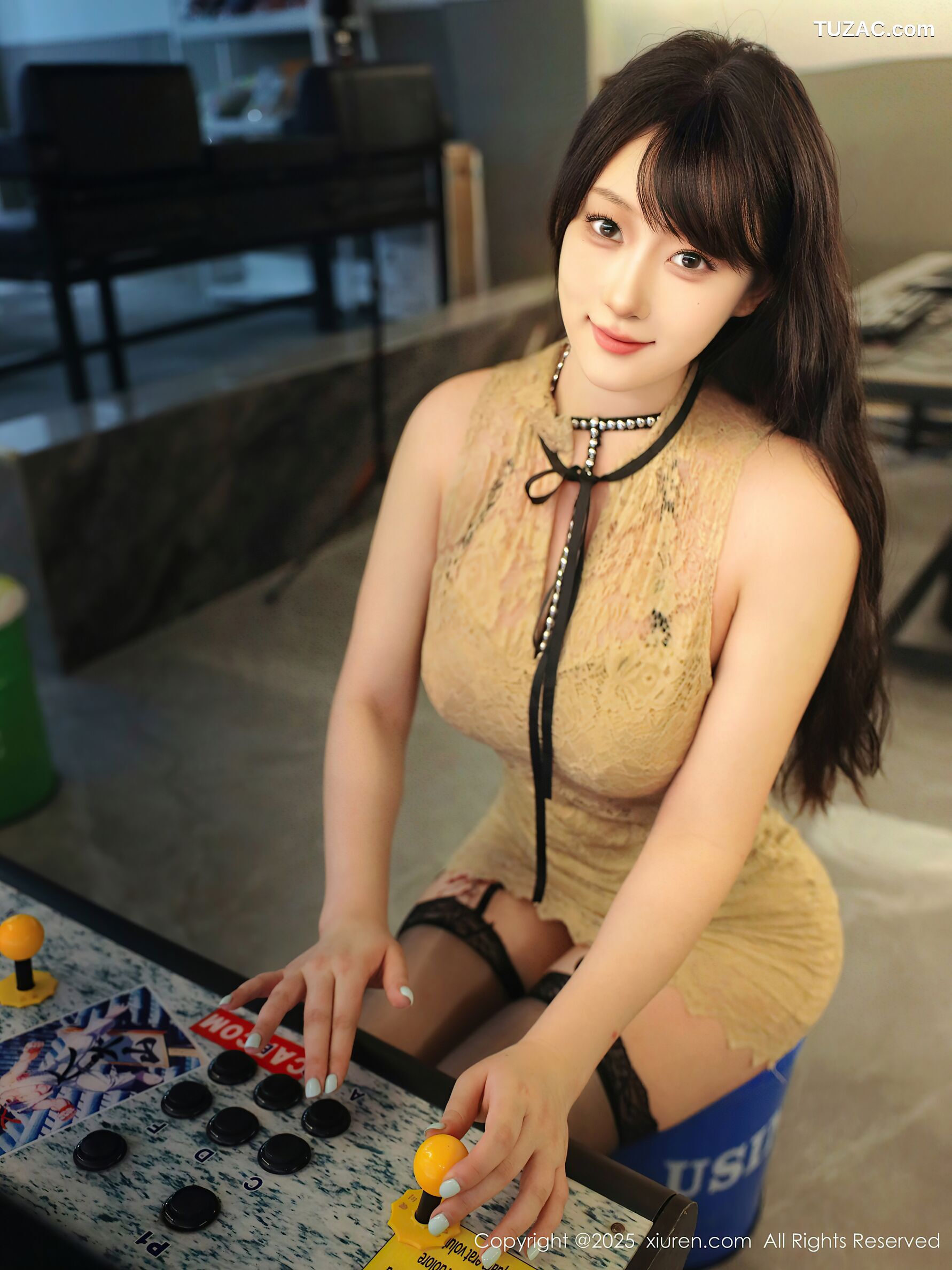 XiuRen秀人网-10643-李沁恩lrene-街机游戏厅肉色连衣短裙黑丝-2025.08.13