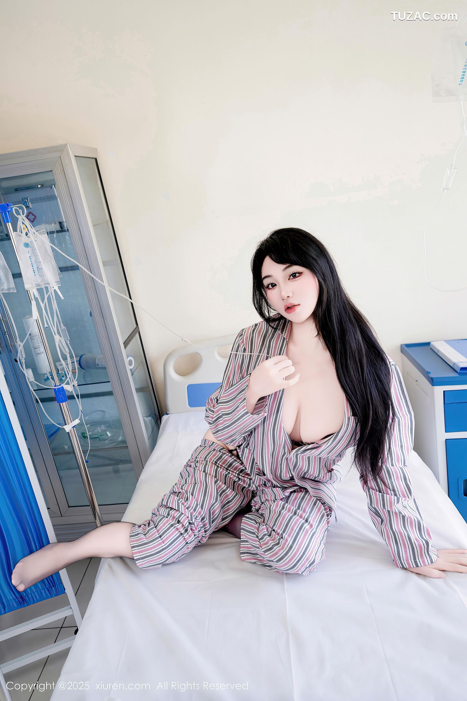 XiuRen秀人网-10648-汐汐爱吃草莓-安定医院里的小躁动-病号服豹纹内衣-2025.08.14