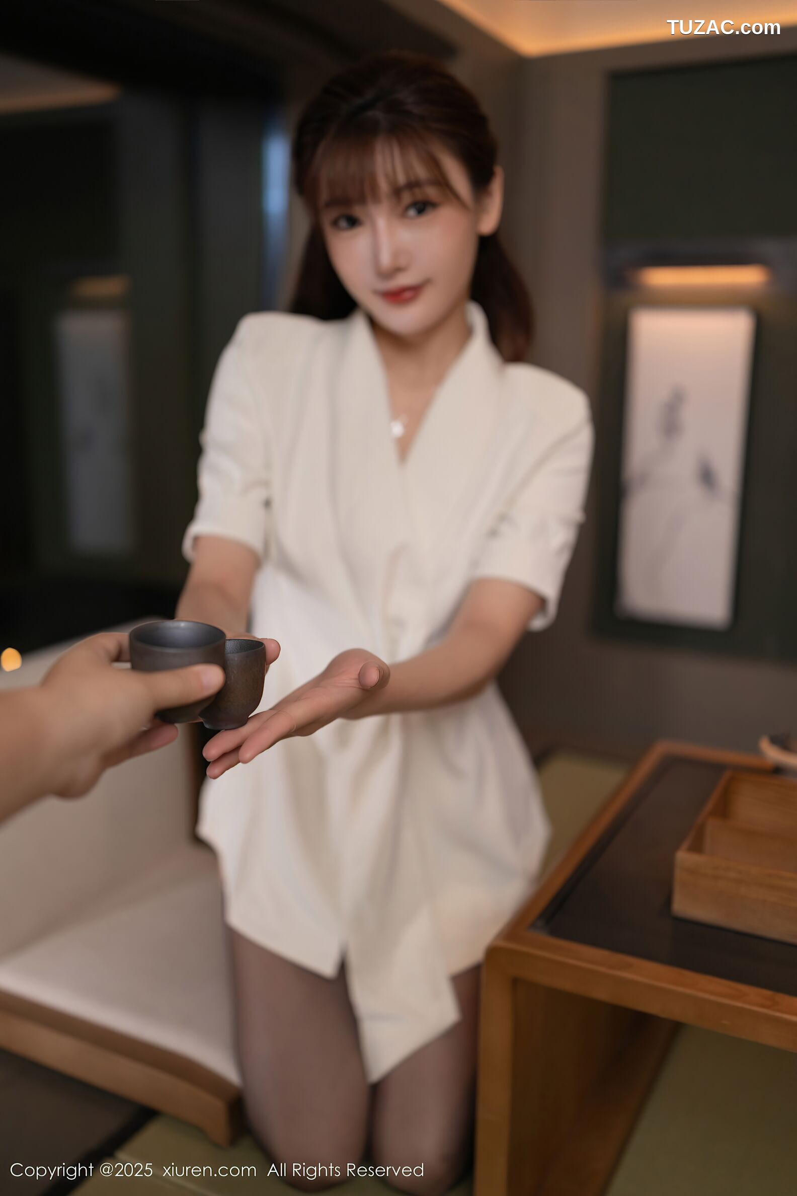 XiuRen秀人网-10650-陆萱萱-白色外套白短裤黑丝珍珠内裤-2025.08.14