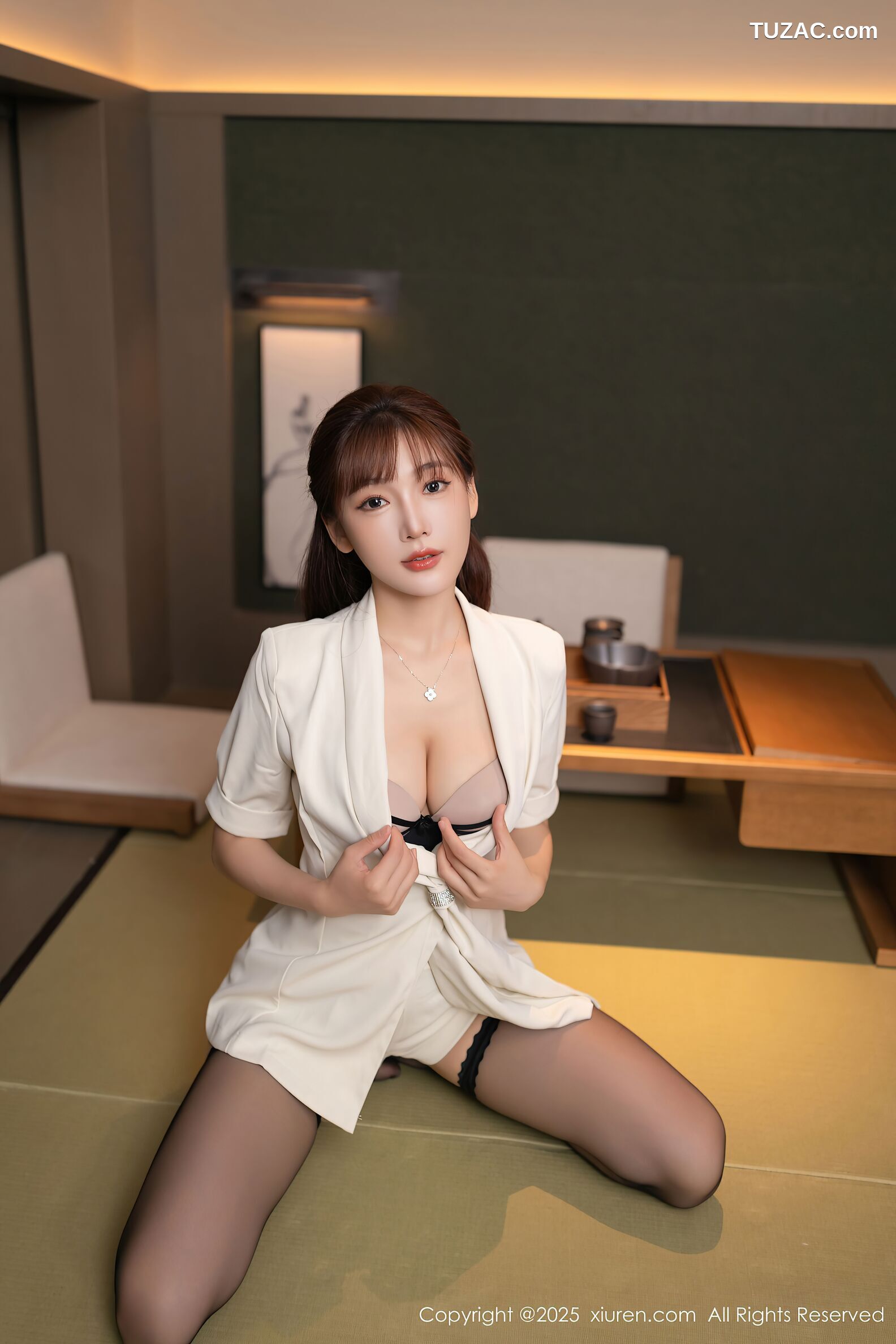 XiuRen秀人网-10650-陆萱萱-白色外套白短裤黑丝珍珠内裤-2025.08.14