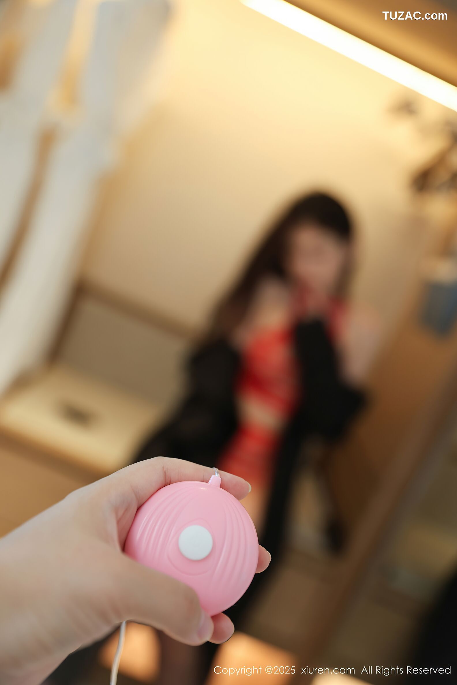 XiuRen秀人网-10652-刘婷婷-黑色风衣红色情趣内衣绑缚跳蛋爆乳-2025.08.15