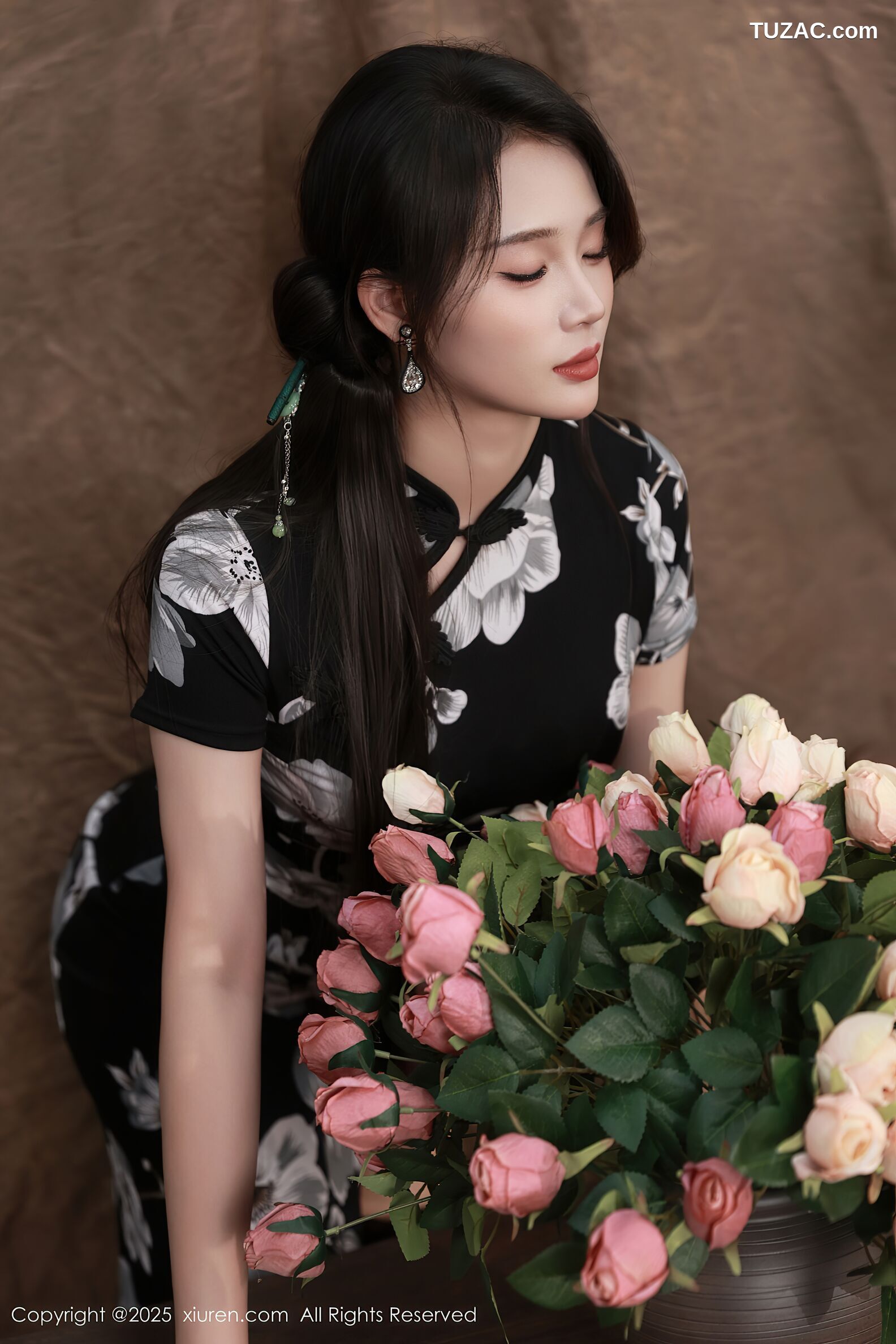 XiuRen秀人网-10655-南乔-黑色白印花旗袍紫色情趣内衣-2025.08.15