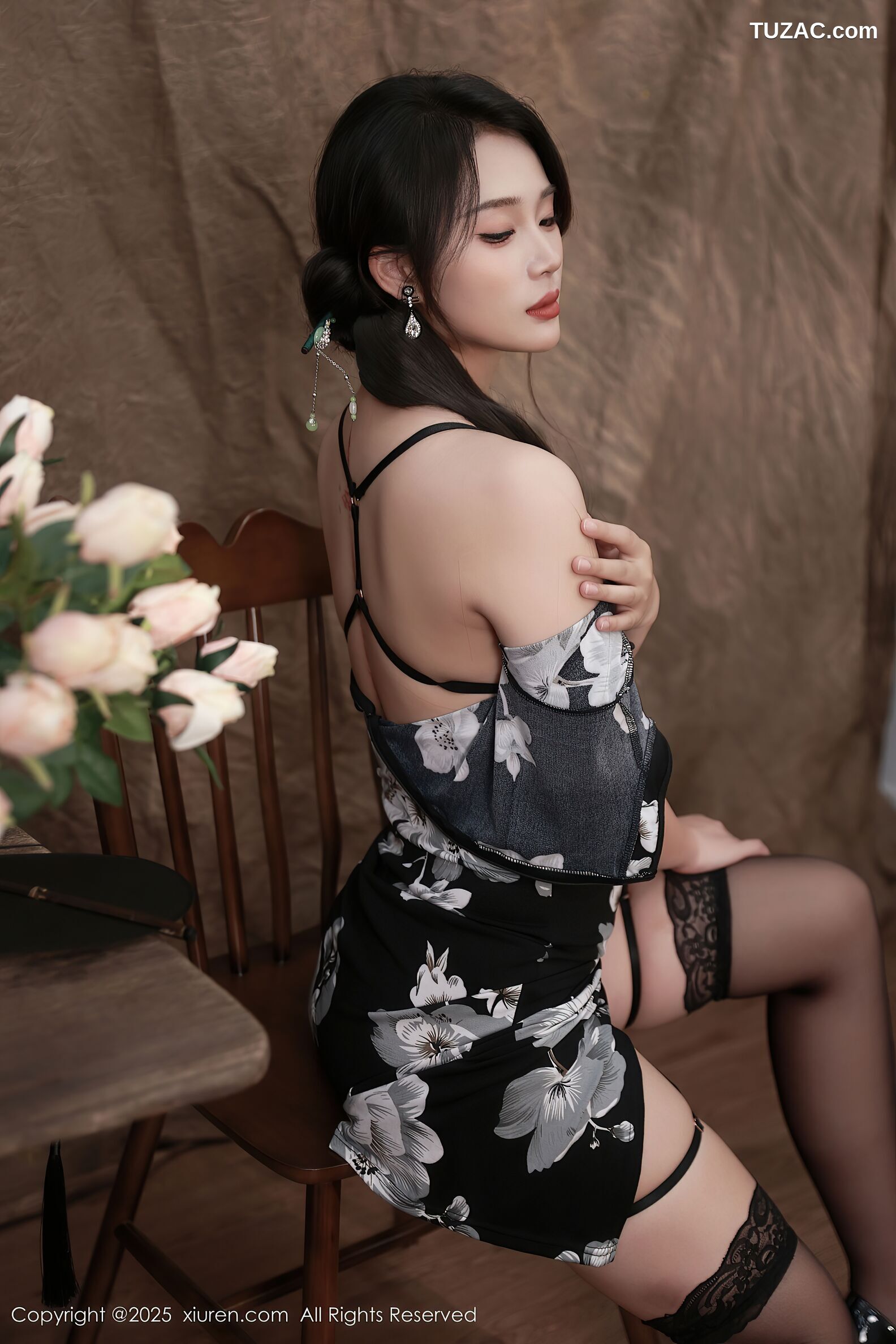 XiuRen秀人网-10655-南乔-黑色白印花旗袍紫色情趣内衣-2025.08.15