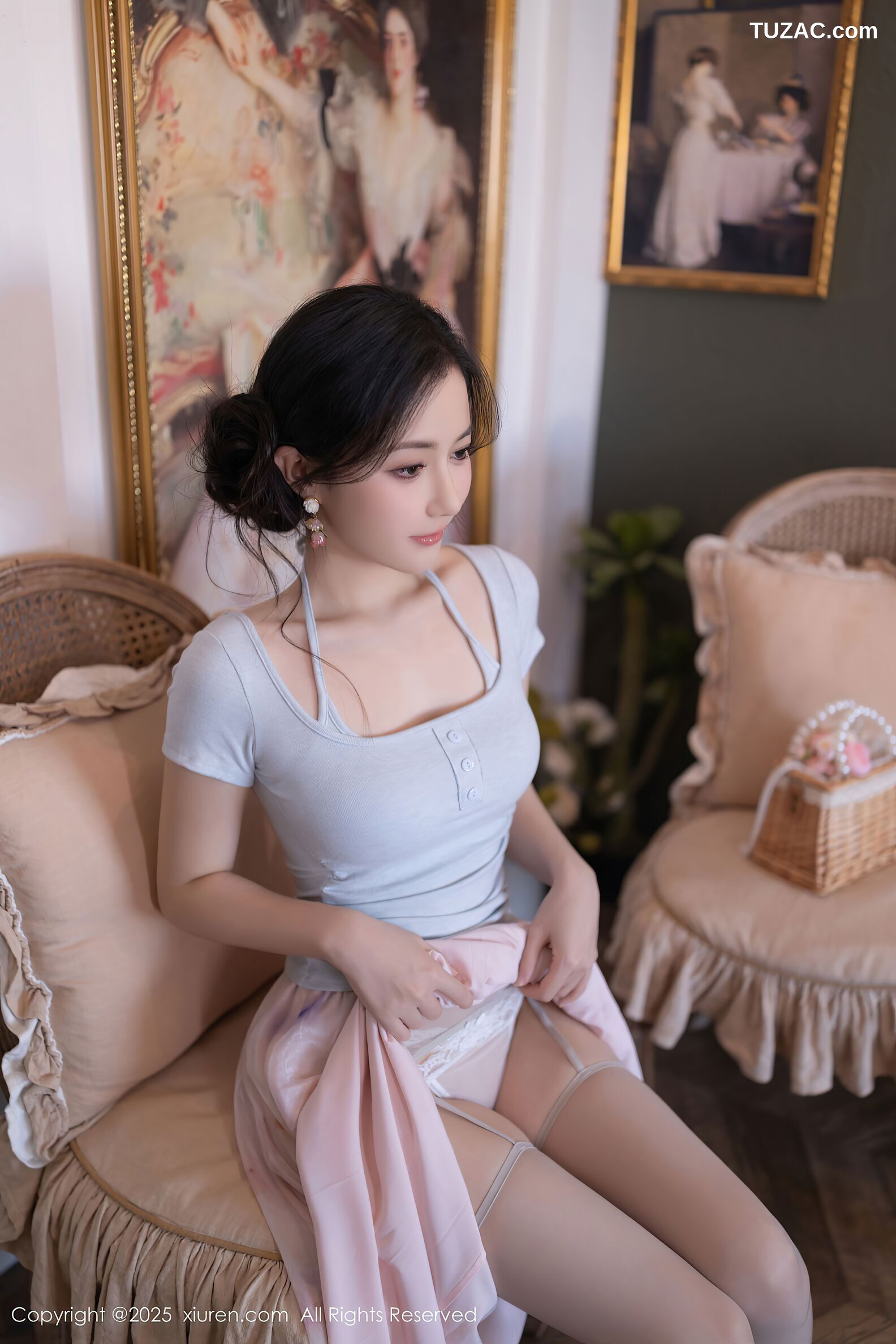 XiuRen秀人网-10656-鱼子酱Fish-浅灰T淡粉纱裙诱人肉色丝袜-2025.08.15