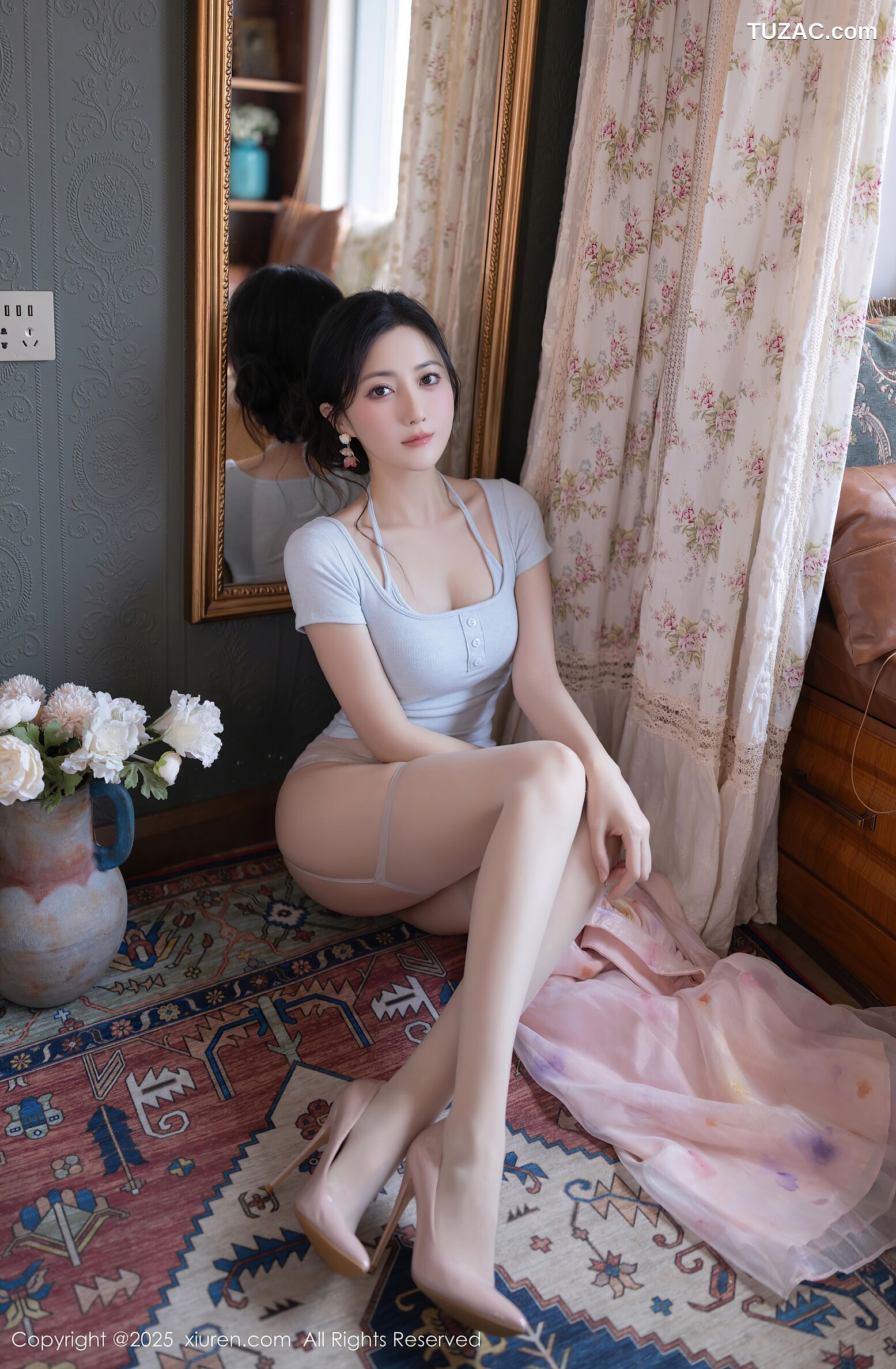 XiuRen秀人网-10656-鱼子酱Fish-浅灰T淡粉纱裙诱人肉色丝袜-2025.08.15