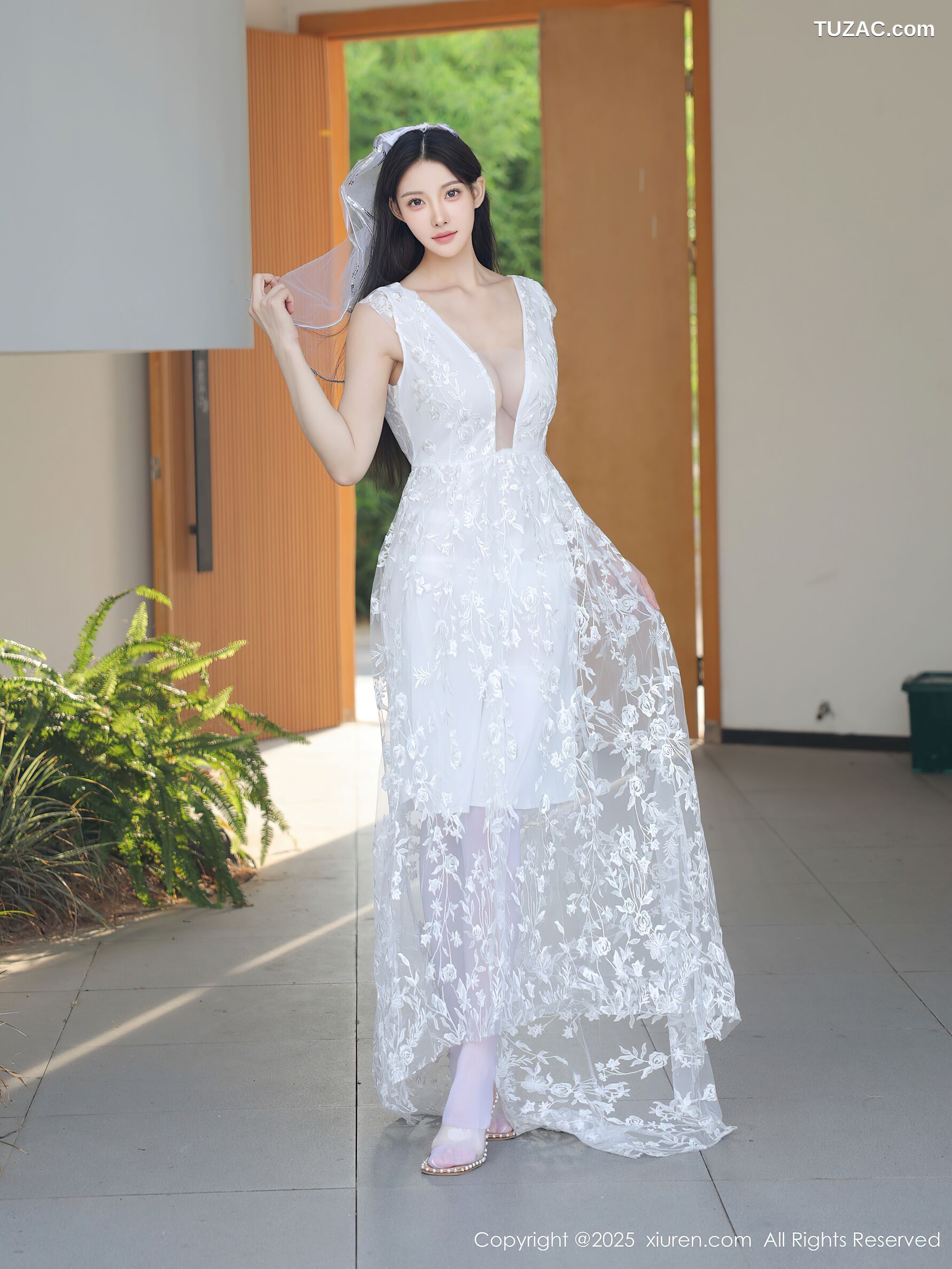 XiuRen秀人网-10661-梨霜儿-白色婚纱诱人白色丝袜-2025.08.18