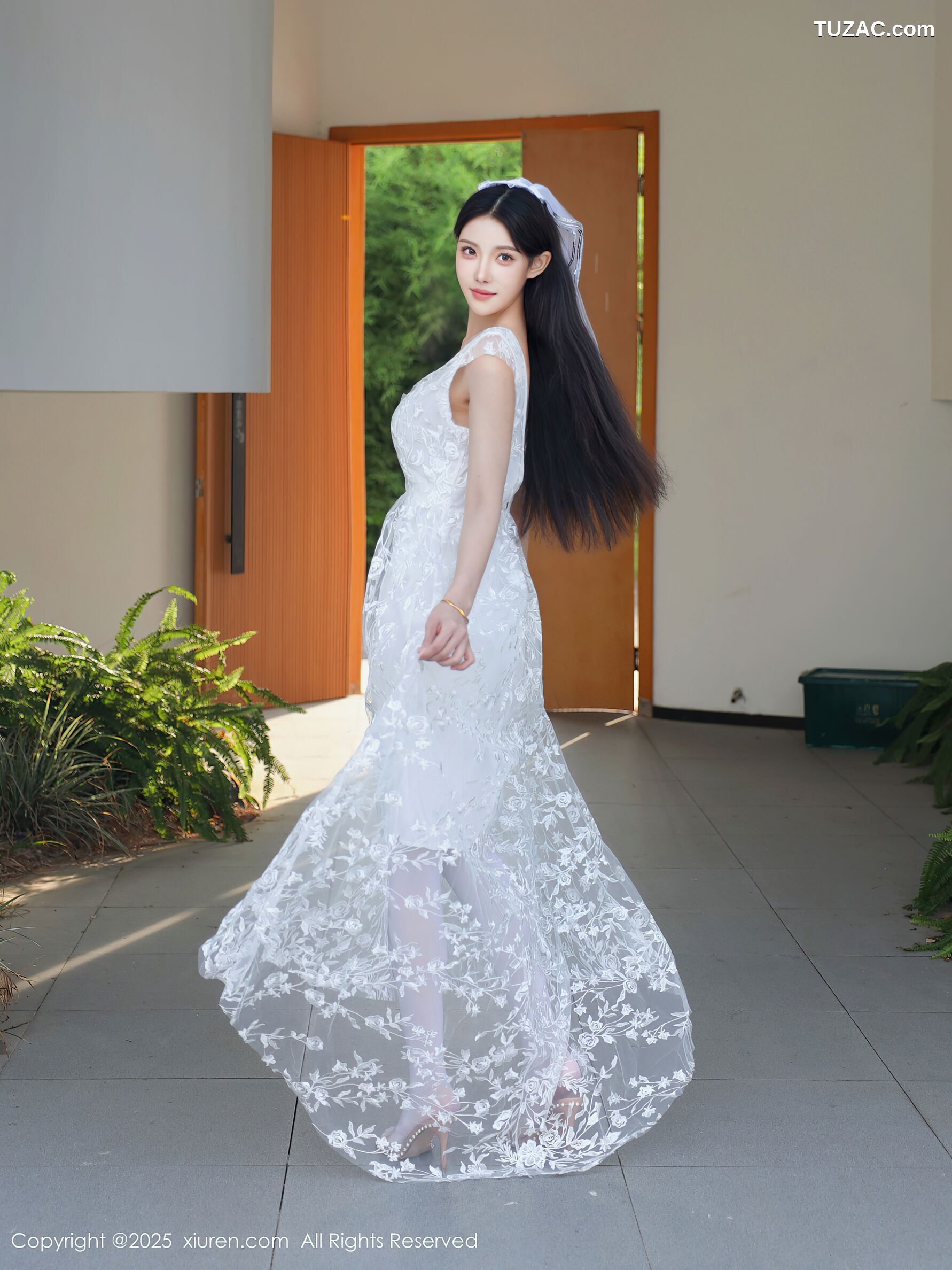XiuRen秀人网-10661-梨霜儿-白色婚纱诱人白色丝袜-2025.08.18
