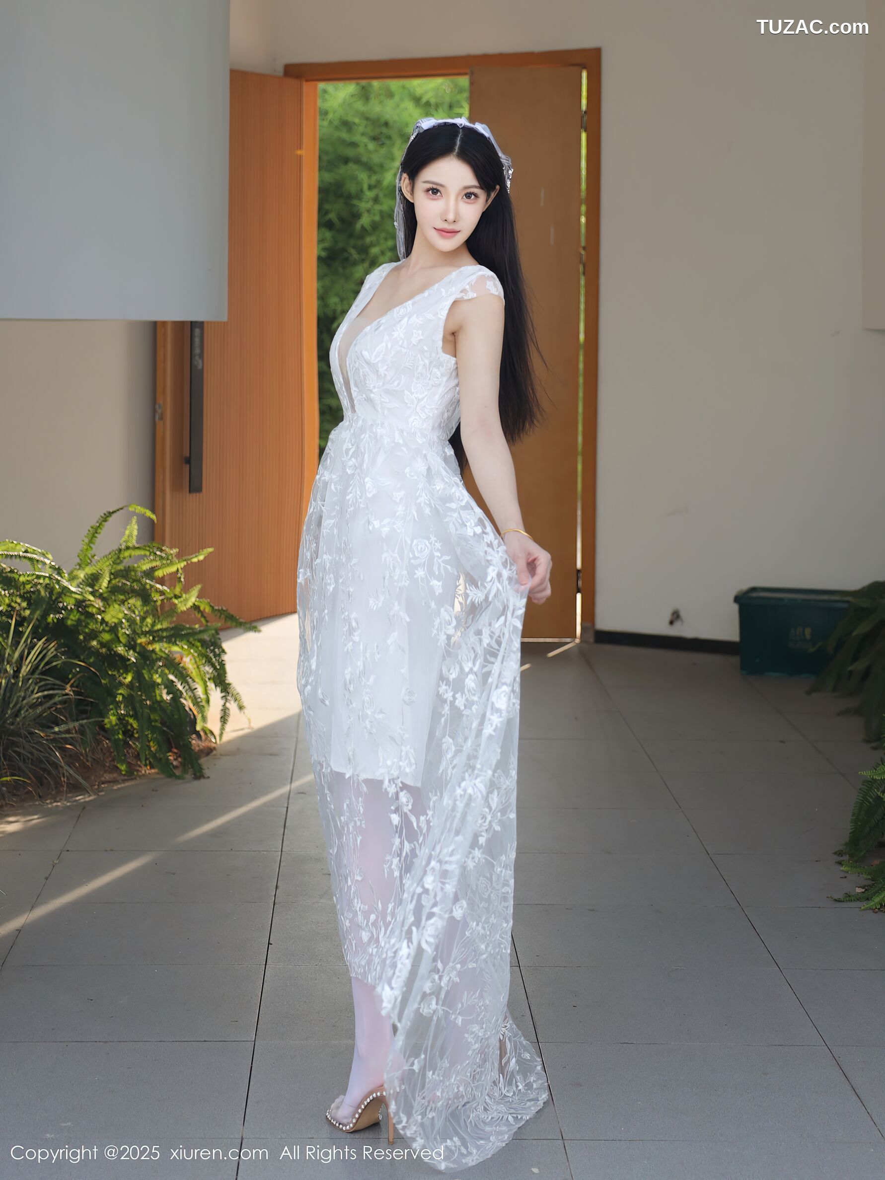 XiuRen秀人网-10661-梨霜儿-白色婚纱诱人白色丝袜-2025.08.18