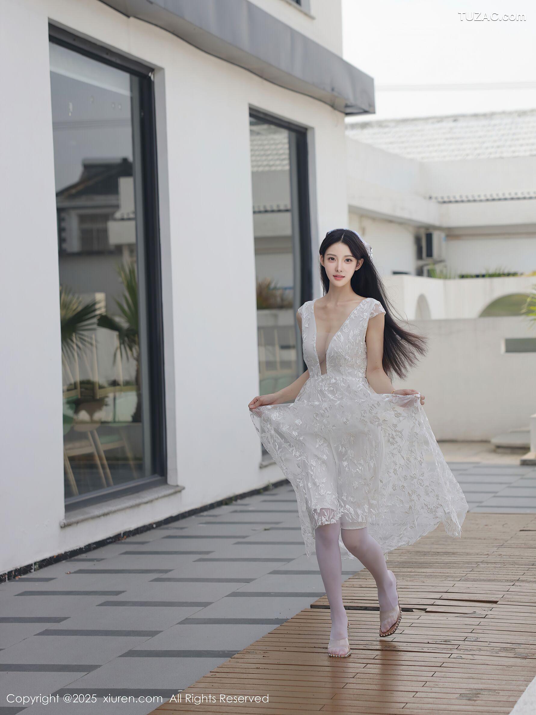 XiuRen秀人网-10661-梨霜儿-白色婚纱诱人白色丝袜-2025.08.18