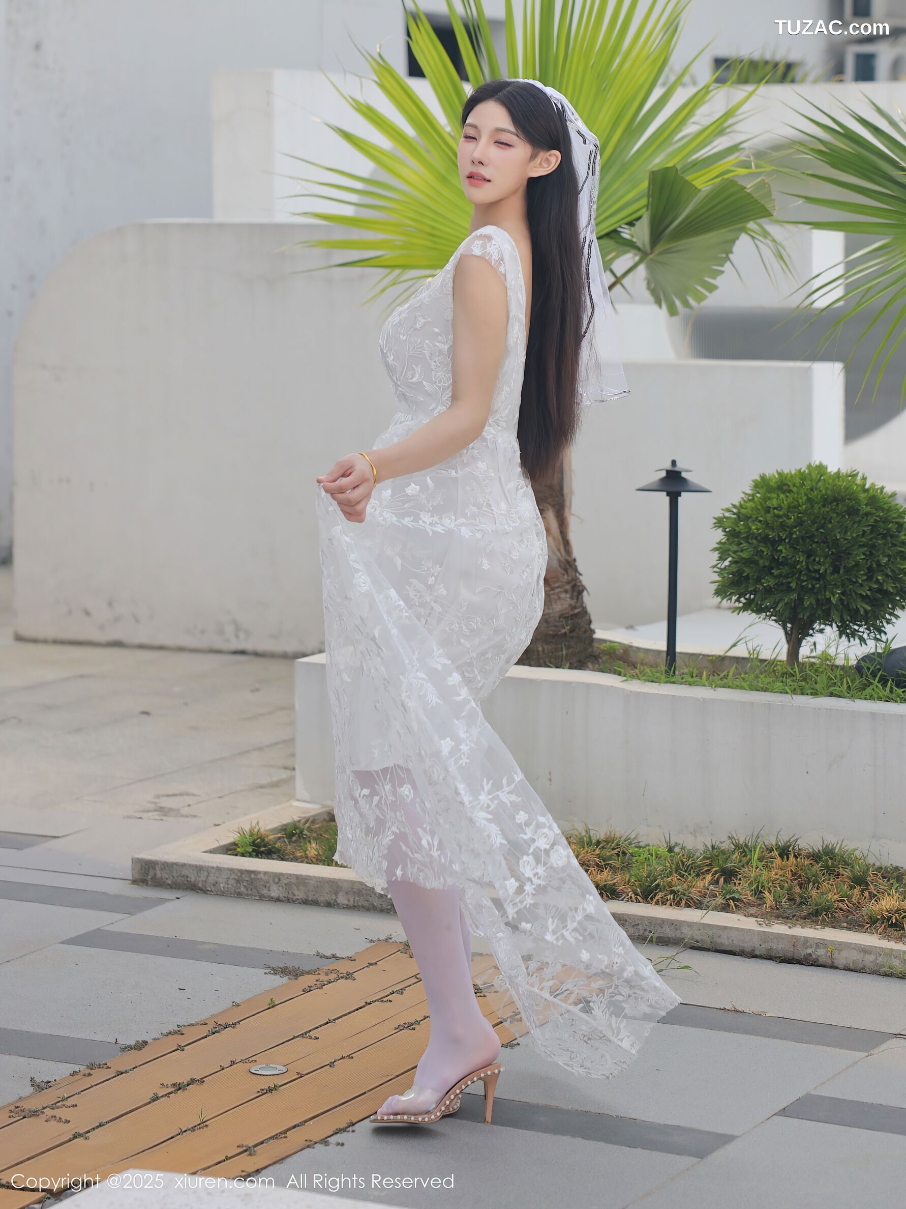 XiuRen秀人网-10661-梨霜儿-白色婚纱诱人白色丝袜-2025.08.18